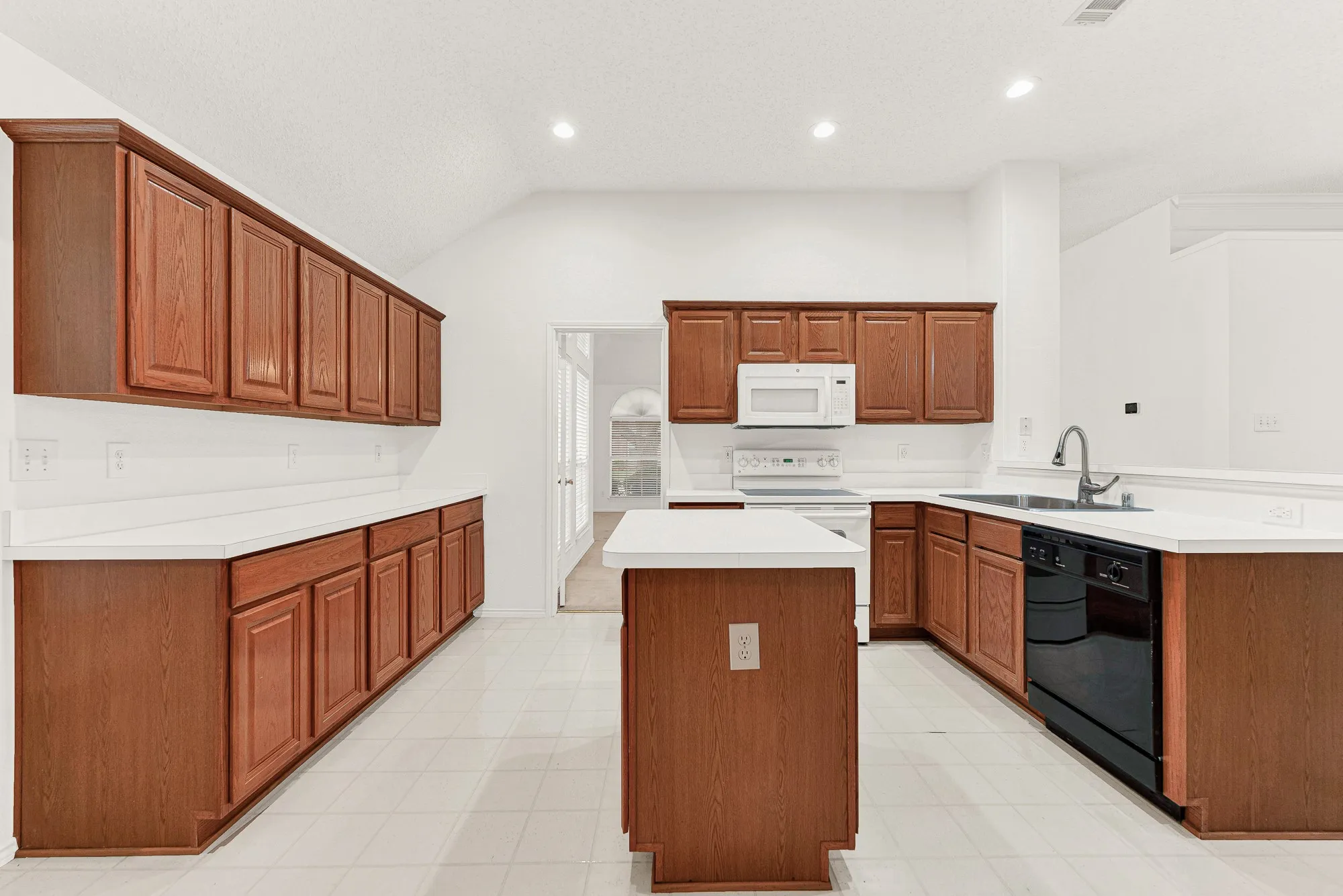 Single Family Residence For Sale in Collin County , 3211 Saint Pierre, Mc Kinney, Texas 75070, 4 Bedroom, 2 Bathroom, 2 Garage spaces, 2,042 Sqft, built in 1994, mls#21358433, Real Estate Agent in Mc Kinney, Homes For Sale in Collin county, Homes For Sale in Mc Kinney, Realtor in Mc Kinney Texas, Real Estate Brokerage Independent Realty Texas, Luminita Cordes Realtor