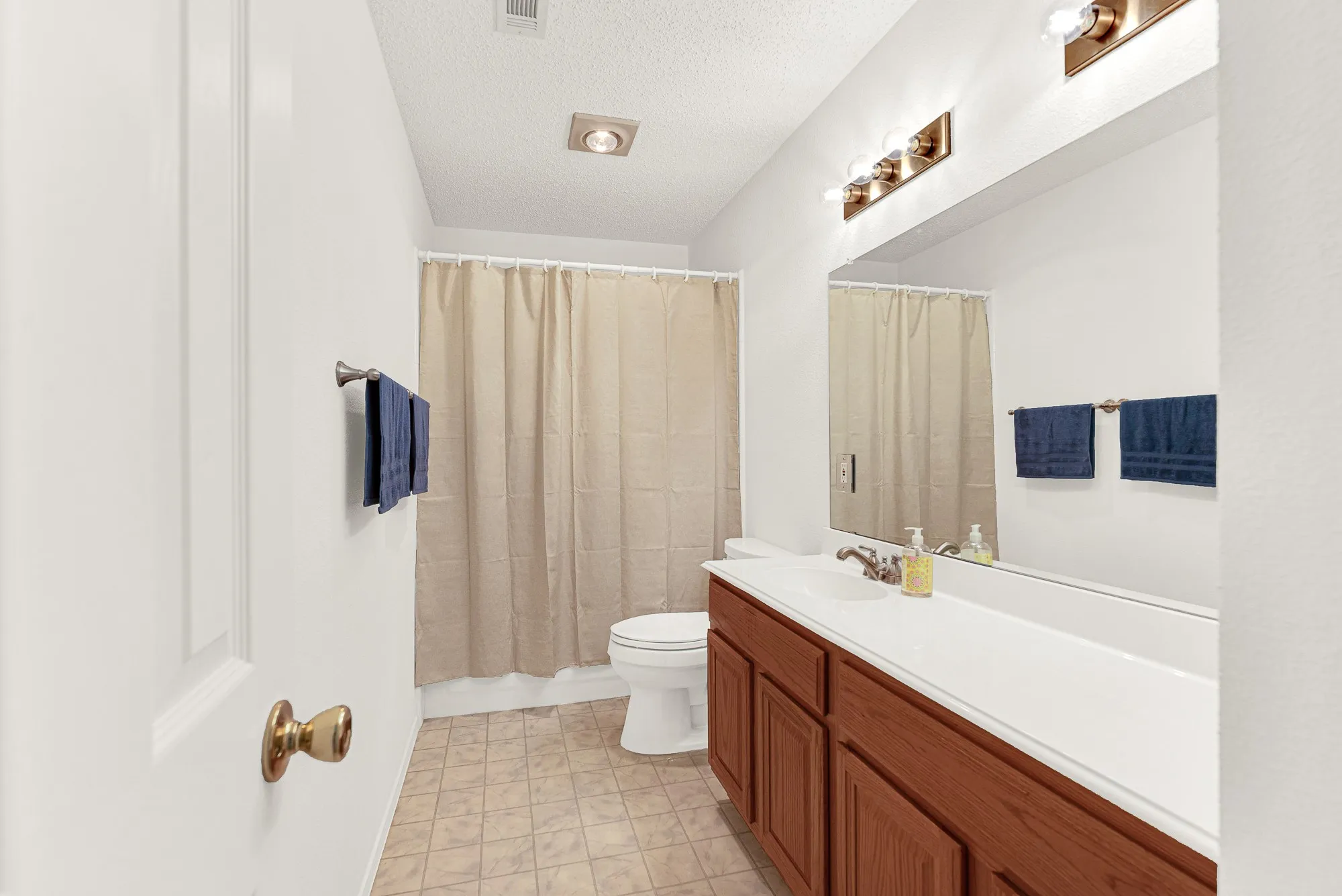 Single Family Residence For Sale in Collin County , 3211 Saint Pierre, Mc Kinney, Texas 75070, 4 Bedroom, 2 Bathroom, 2 Garage spaces, 2,042 Sqft, built in 1994, mls#21358433, Real Estate Agent in Mc Kinney, Homes For Sale in Collin county, Homes For Sale in Mc Kinney, Realtor in Mc Kinney Texas, Real Estate Brokerage Independent Realty Texas, Luminita Cordes Realtor
