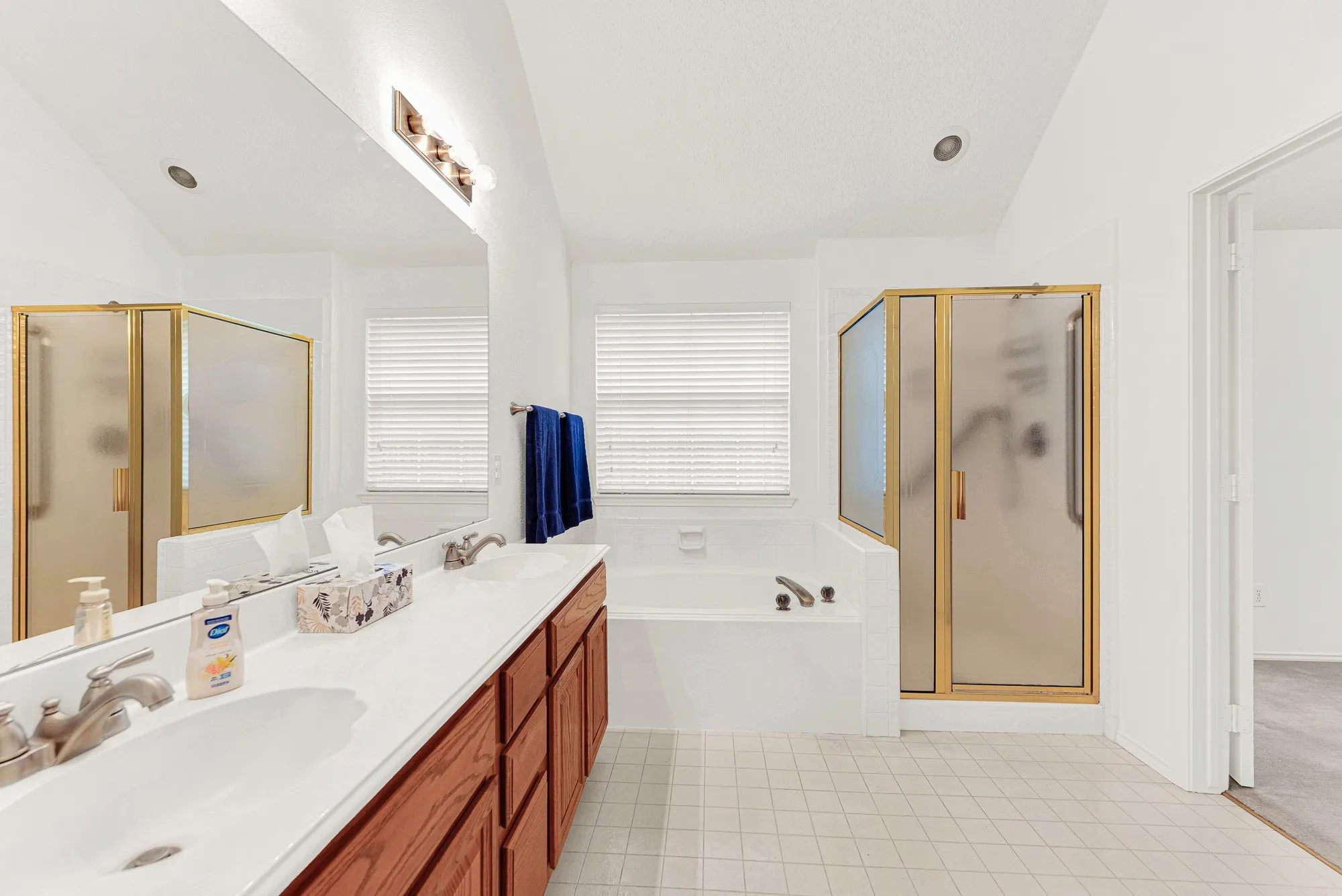 Single Family Residence For Sale in Collin County , 3211 Saint Pierre, Mc Kinney, Texas 75070, 4 Bedroom, 2 Bathroom, 2 Garage spaces, 2,042 Sqft, built in 1994, mls#21358433, Real Estate Agent in Mc Kinney, Homes For Sale in Collin county, Homes For Sale in Mc Kinney, Realtor in Mc Kinney Texas, Real Estate Brokerage Independent Realty Texas, Luminita Cordes Realtor