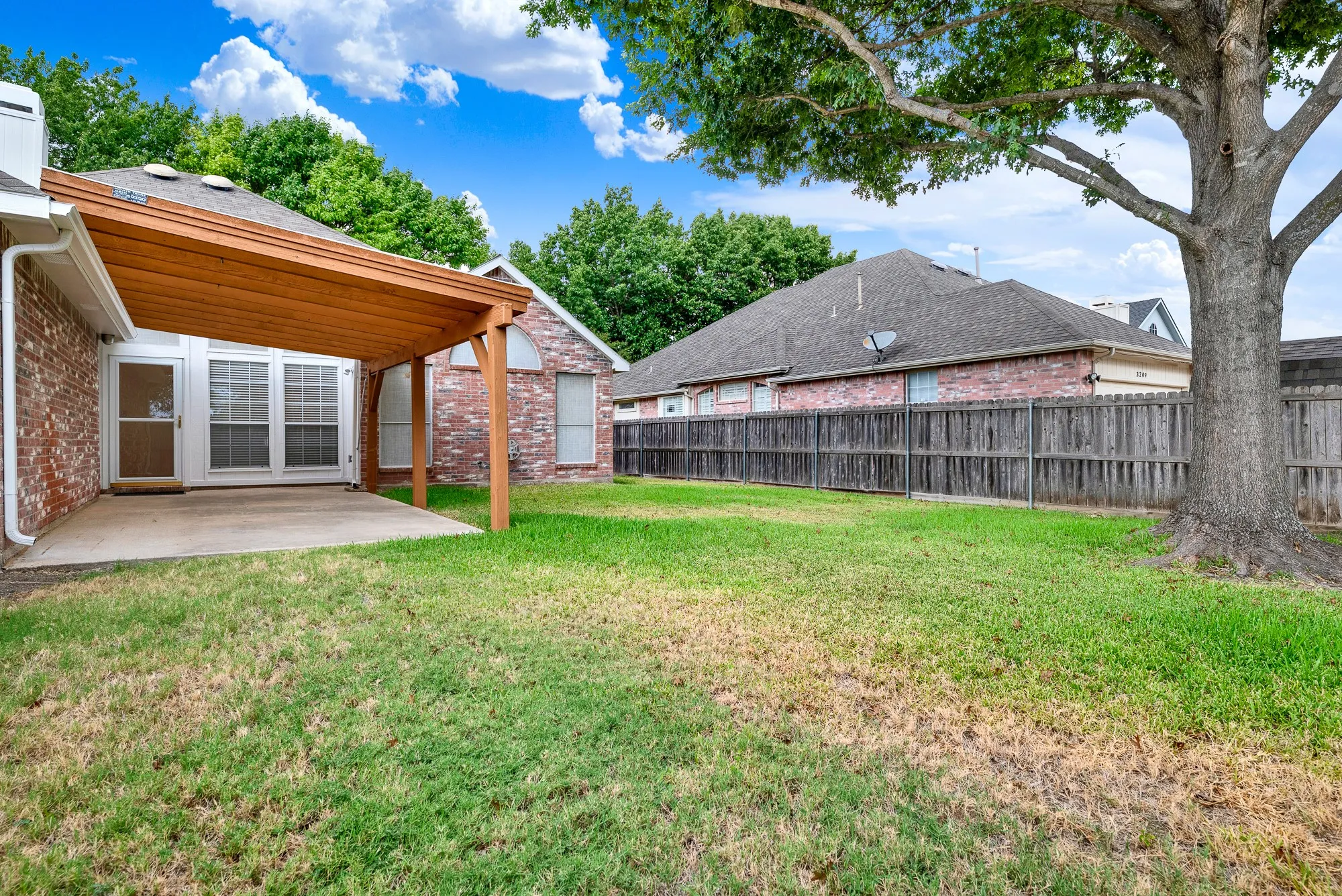 Single Family Residence For Sale in Collin County , 3211 Saint Pierre, Mc Kinney, Texas 75070, 4 Bedroom, 2 Bathroom, 2 Garage spaces, 2,042 Sqft, built in 1994, mls#21358433, Real Estate Agent in Mc Kinney, Homes For Sale in Collin county, Homes For Sale in Mc Kinney, Realtor in Mc Kinney Texas, Real Estate Brokerage Independent Realty Texas, Luminita Cordes Realtor