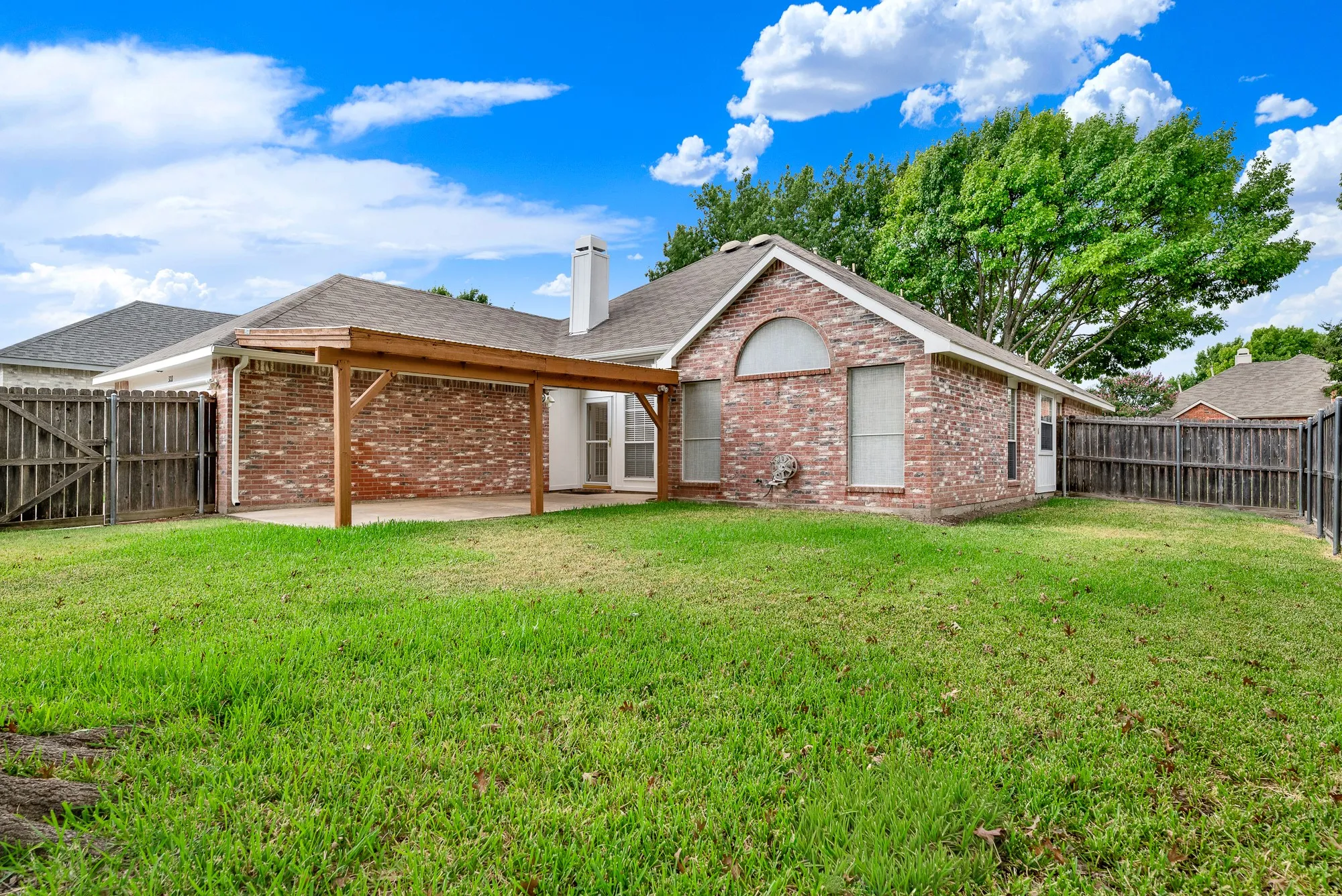Single Family Residence For Sale in Collin County , 3211 Saint Pierre, Mc Kinney, Texas 75070, 4 Bedroom, 2 Bathroom, 2 Garage spaces, 2,042 Sqft, built in 1994, mls#21358433, Real Estate Agent in Mc Kinney, Homes For Sale in Collin county, Homes For Sale in Mc Kinney, Realtor in Mc Kinney Texas, Real Estate Brokerage Independent Realty Texas, Luminita Cordes Realtor