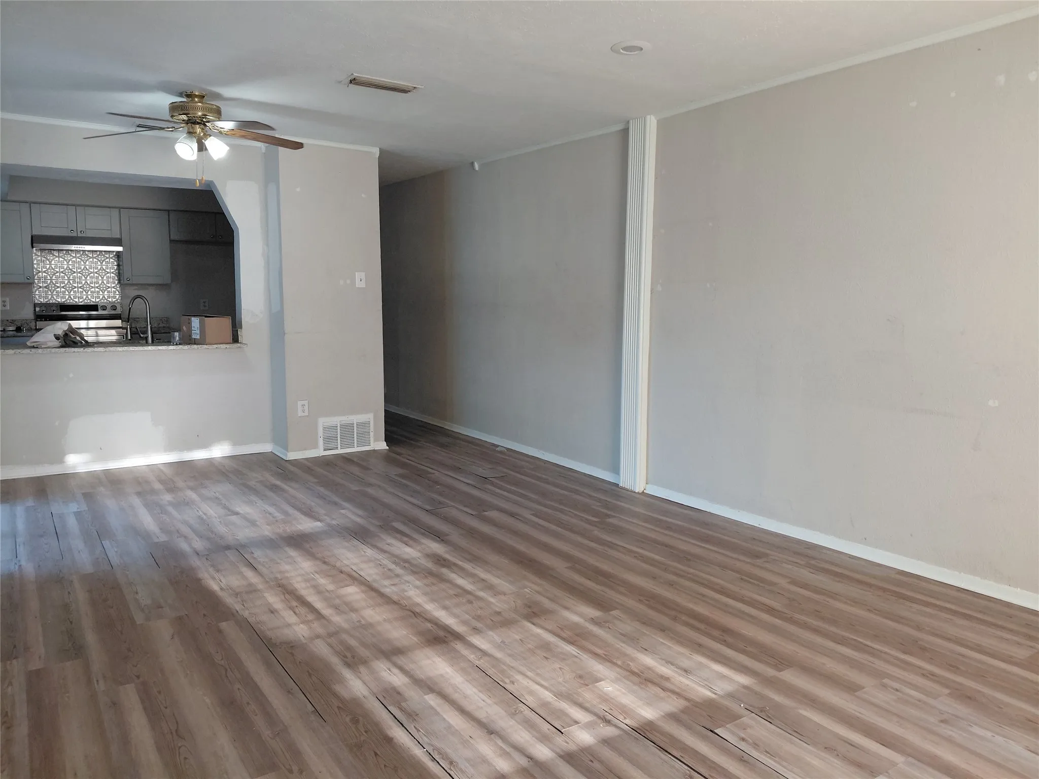 Single Family Residence For Sale in Dallas County , 2909 Wood Thrush Street, Grand Prairie, Texas 75052, 4 Bedroom, 2 Bathroom, 2 Garage spaces, 1,527 Sqft, built in 1974, mls#21376596, Real Estate Agent in Grand Prairie, Homes For Sale in Dallas county, Homes For Sale in Grand Prairie, Realtor in Grand Prairie Texas, Real Estate Brokerage Independent Realty Texas, Luminita Cordes Realtor