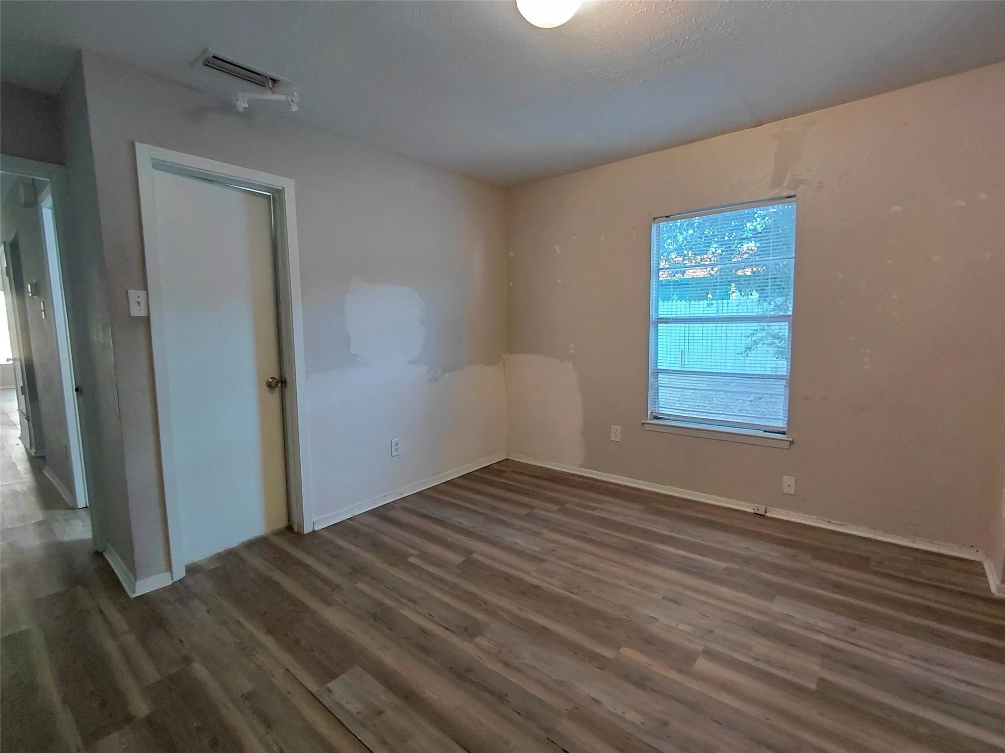 Single Family Residence For Sale in Dallas County , 2909 Wood Thrush Street, Grand Prairie, Texas 75052, 4 Bedroom, 2 Bathroom, 2 Garage spaces, 1,527 Sqft, built in 1974, mls#21376596, Real Estate Agent in Grand Prairie, Homes For Sale in Dallas county, Homes For Sale in Grand Prairie, Realtor in Grand Prairie Texas, Real Estate Brokerage Independent Realty Texas, Luminita Cordes Realtor