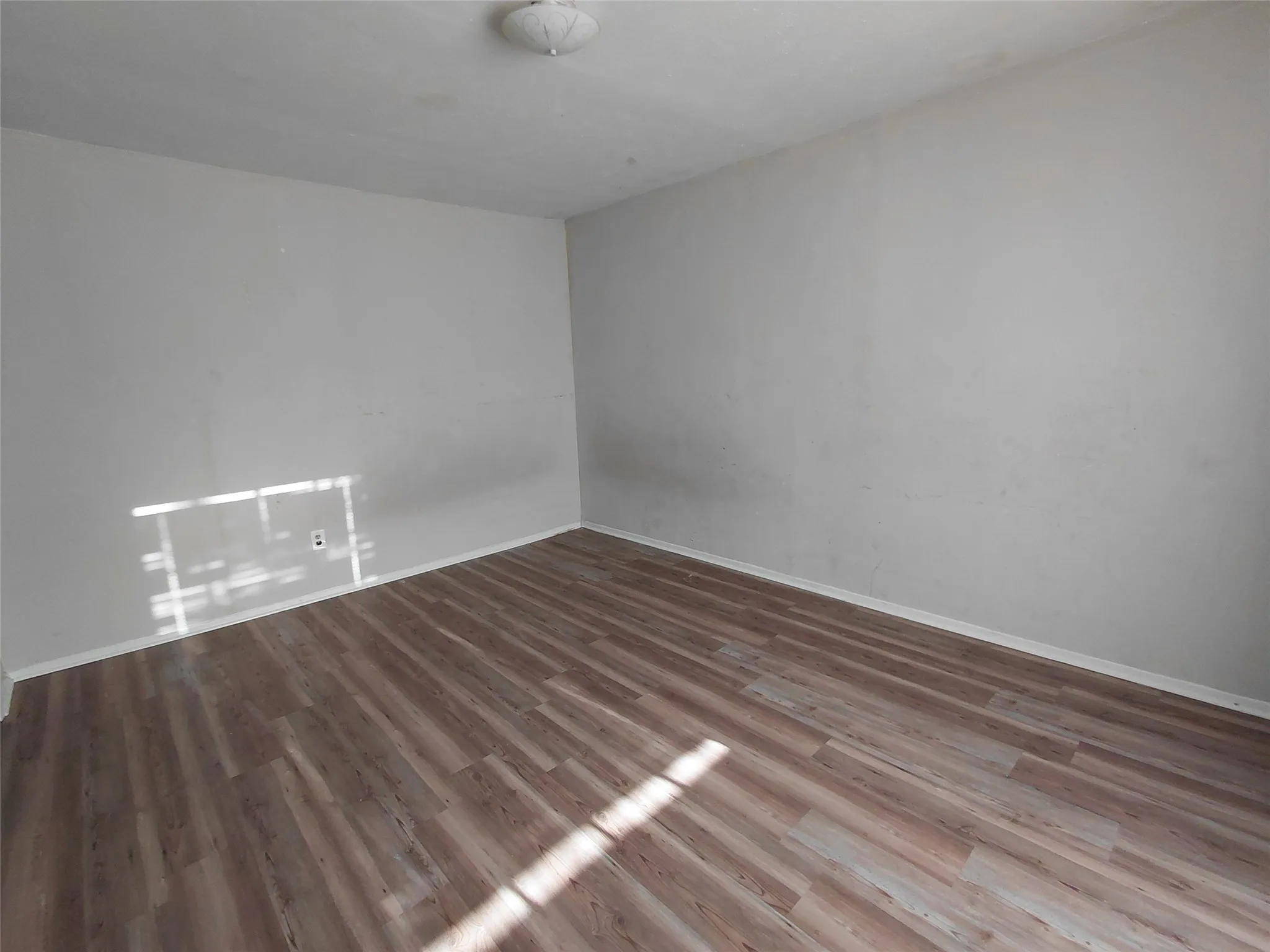 Single Family Residence For Sale in Dallas County , 2909 Wood Thrush Street, Grand Prairie, Texas 75052, 4 Bedroom, 2 Bathroom, 2 Garage spaces, 1,527 Sqft, built in 1974, mls#21376596, Real Estate Agent in Grand Prairie, Homes For Sale in Dallas county, Homes For Sale in Grand Prairie, Realtor in Grand Prairie Texas, Real Estate Brokerage Independent Realty Texas, Luminita Cordes Realtor