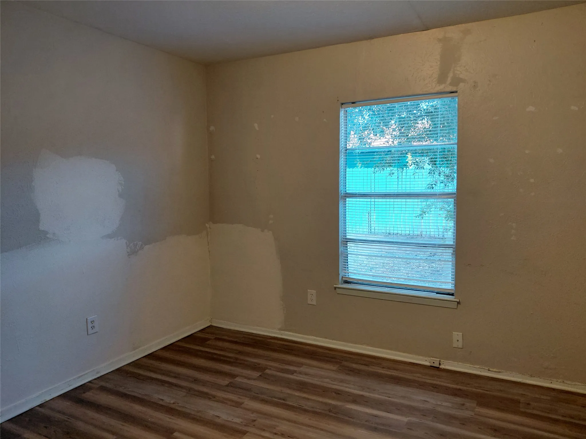 Single Family Residence For Sale in Dallas County , 2909 Wood Thrush Street, Grand Prairie, Texas 75052, 4 Bedroom, 2 Bathroom, 2 Garage spaces, 1,527 Sqft, built in 1974, mls#21376596, Real Estate Agent in Grand Prairie, Homes For Sale in Dallas county, Homes For Sale in Grand Prairie, Realtor in Grand Prairie Texas, Real Estate Brokerage Independent Realty Texas, Luminita Cordes Realtor