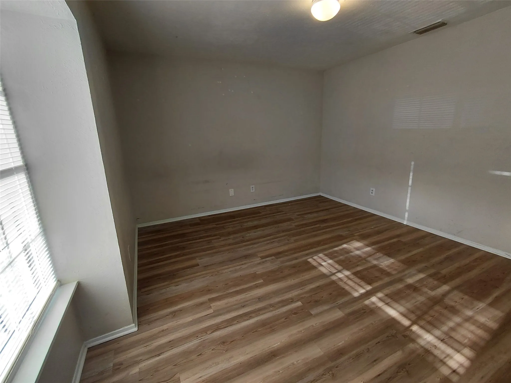 Single Family Residence For Sale in Dallas County , 2909 Wood Thrush Street, Grand Prairie, Texas 75052, 4 Bedroom, 2 Bathroom, 2 Garage spaces, 1,527 Sqft, built in 1974, mls#21376596, Real Estate Agent in Grand Prairie, Homes For Sale in Dallas county, Homes For Sale in Grand Prairie, Realtor in Grand Prairie Texas, Real Estate Brokerage Independent Realty Texas, Luminita Cordes Realtor