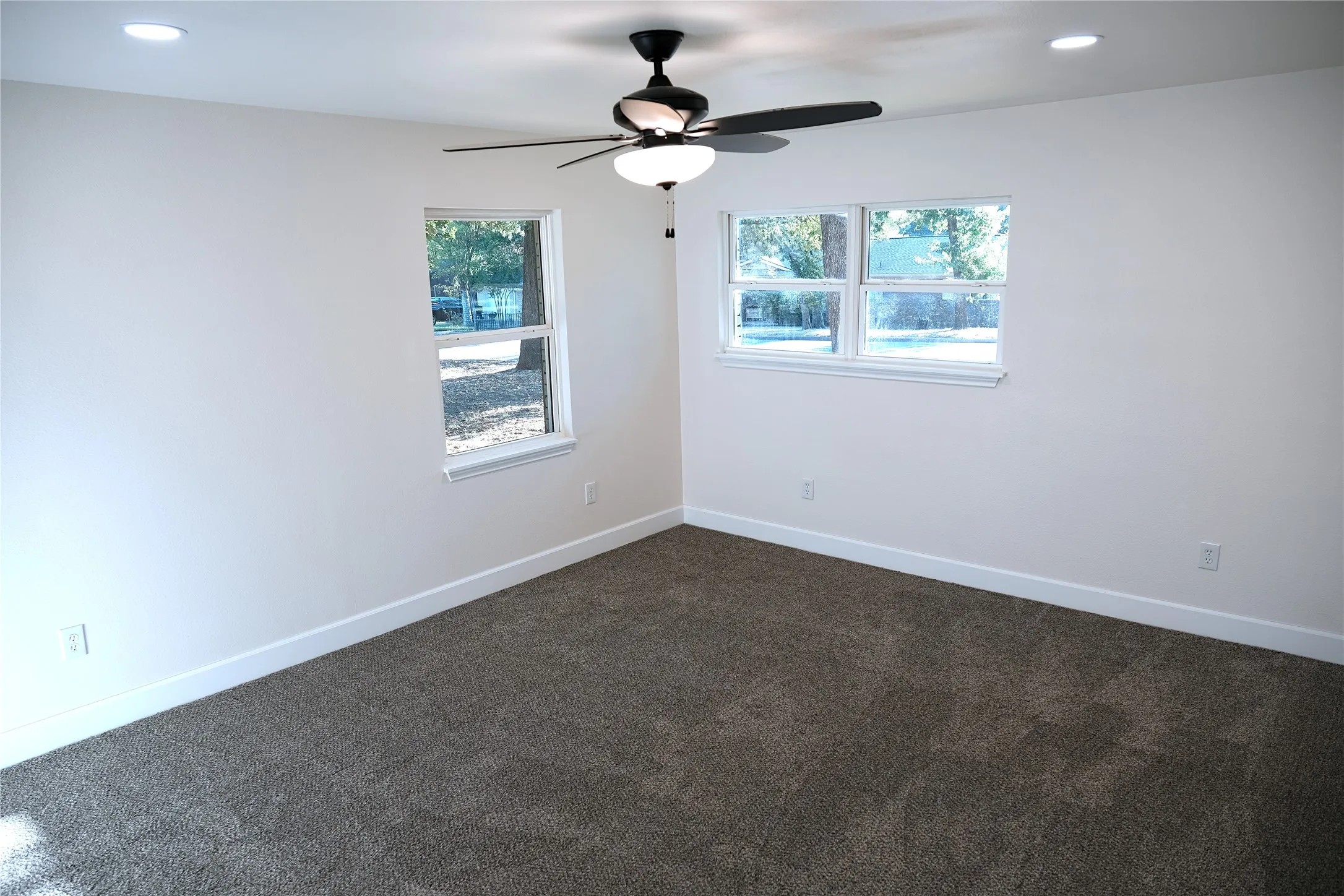 Single Family Residence For Sale in Grayson County , 17 Circle Drive, Denison, Texas 75021, 3 Bedroom, 2 Bathroom, 2 Garage spaces, 1,680 Sqft, built in 1962, mls#21375500, Real Estate Agent in Denison, Homes For Sale in Grayson county, Homes For Sale in Denison, Realtor in Denison Texas, Real Estate Brokerage Independent Realty Texas, Luminita Cordes Realtor