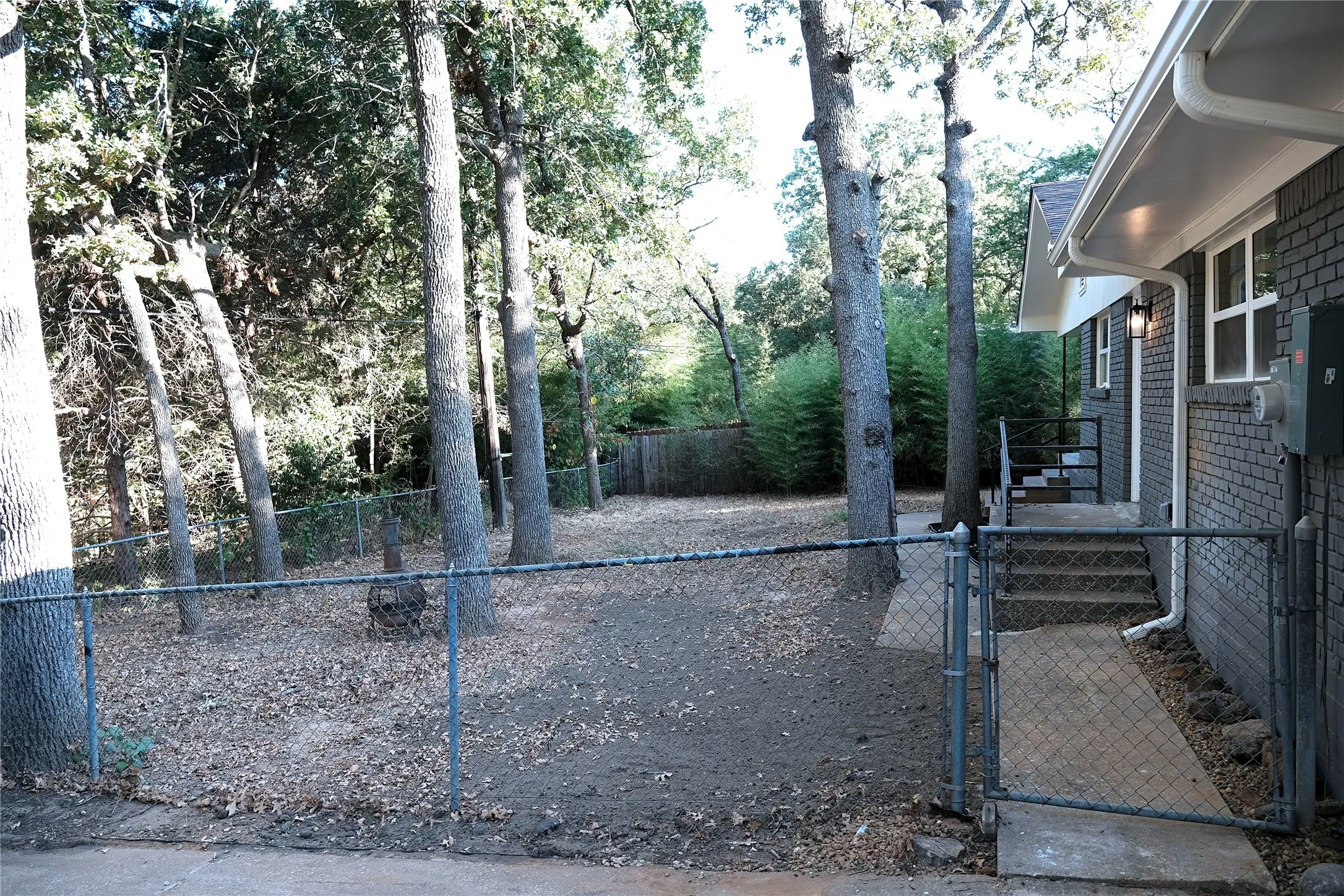 Single Family Residence For Sale in Grayson County , 17 Circle Drive, Denison, Texas 75021, 3 Bedroom, 2 Bathroom, 2 Garage spaces, 1,680 Sqft, built in 1962, mls#21375500, Real Estate Agent in Denison, Homes For Sale in Grayson county, Homes For Sale in Denison, Realtor in Denison Texas, Real Estate Brokerage Independent Realty Texas, Luminita Cordes Realtor