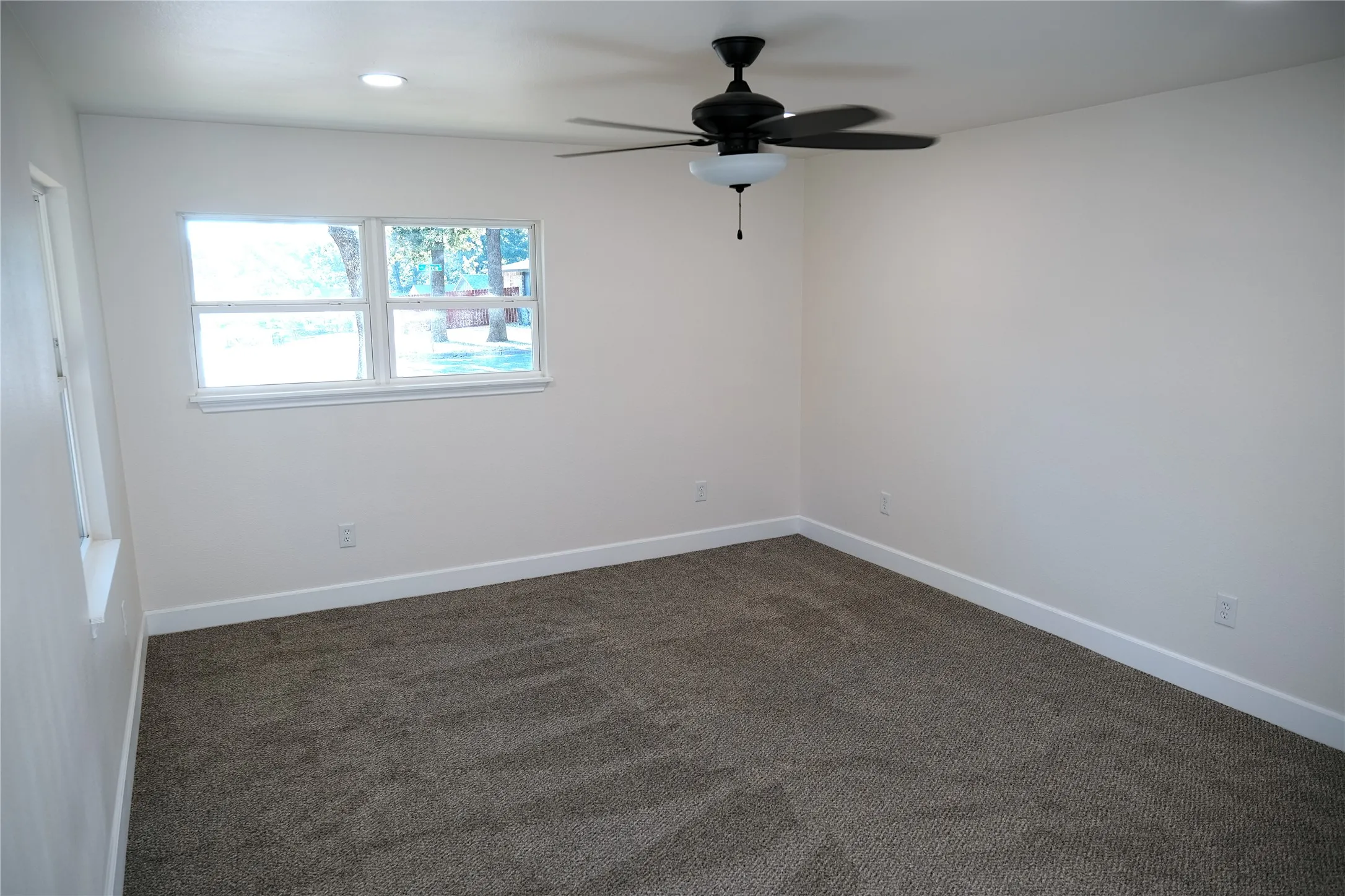 Single Family Residence For Sale in Grayson County , 17 Circle Drive, Denison, Texas 75021, 3 Bedroom, 2 Bathroom, 2 Garage spaces, 1,680 Sqft, built in 1962, mls#21375500, Real Estate Agent in Denison, Homes For Sale in Grayson county, Homes For Sale in Denison, Realtor in Denison Texas, Real Estate Brokerage Independent Realty Texas, Luminita Cordes Realtor
