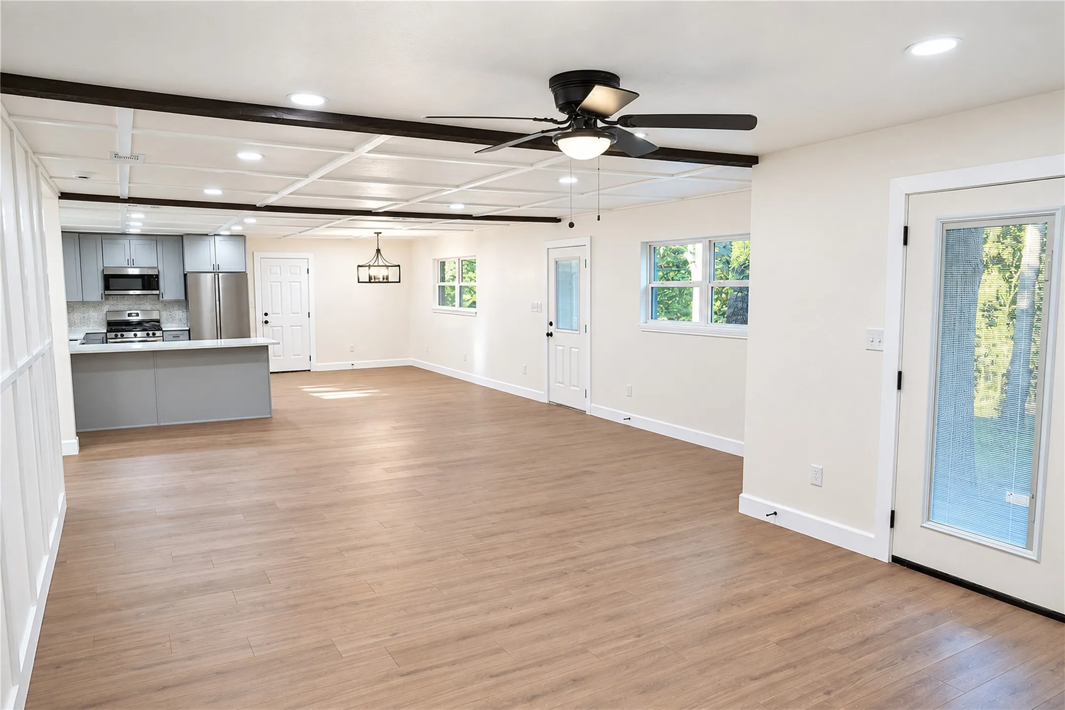 Single Family Residence For Sale in Grayson County , 17 Circle Drive, Denison, Texas 75021, 3 Bedroom, 2 Bathroom, 2 Garage spaces, 1,680 Sqft, built in 1962, mls#21375500, Real Estate Agent in Denison, Homes For Sale in Grayson county, Homes For Sale in Denison, Realtor in Denison Texas, Real Estate Brokerage Independent Realty Texas, Luminita Cordes Realtor