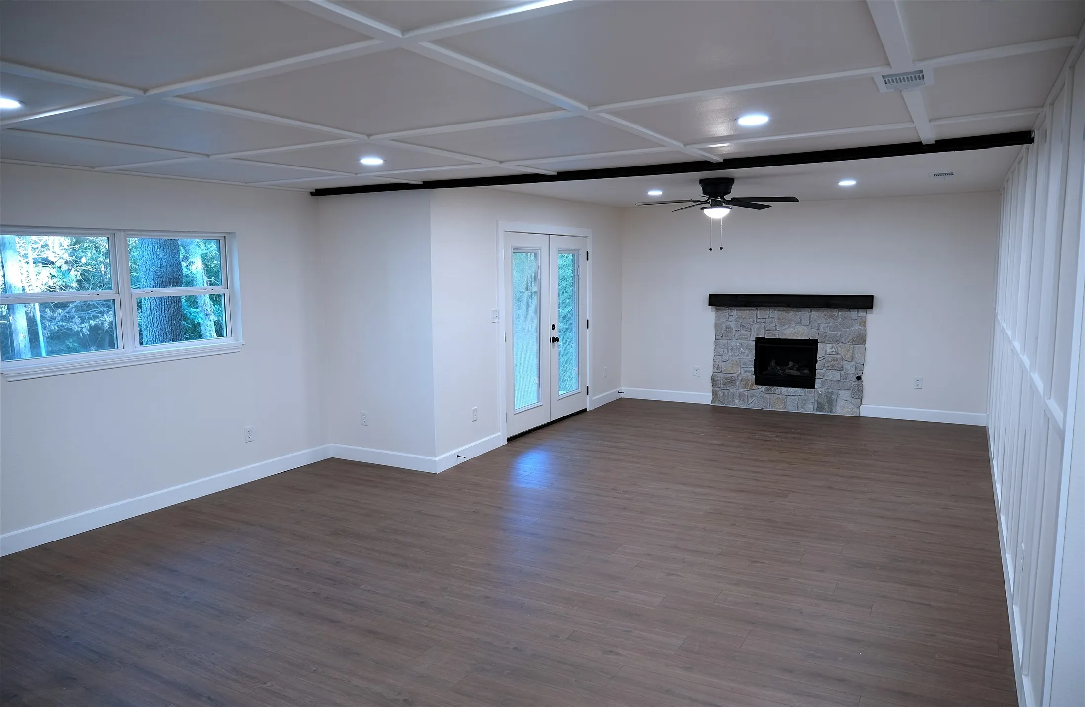 Single Family Residence For Sale in Grayson County , 17 Circle Drive, Denison, Texas 75021, 3 Bedroom, 2 Bathroom, 2 Garage spaces, 1,680 Sqft, built in 1962, mls#21375500, Real Estate Agent in Denison, Homes For Sale in Grayson county, Homes For Sale in Denison, Realtor in Denison Texas, Real Estate Brokerage Independent Realty Texas, Luminita Cordes Realtor
