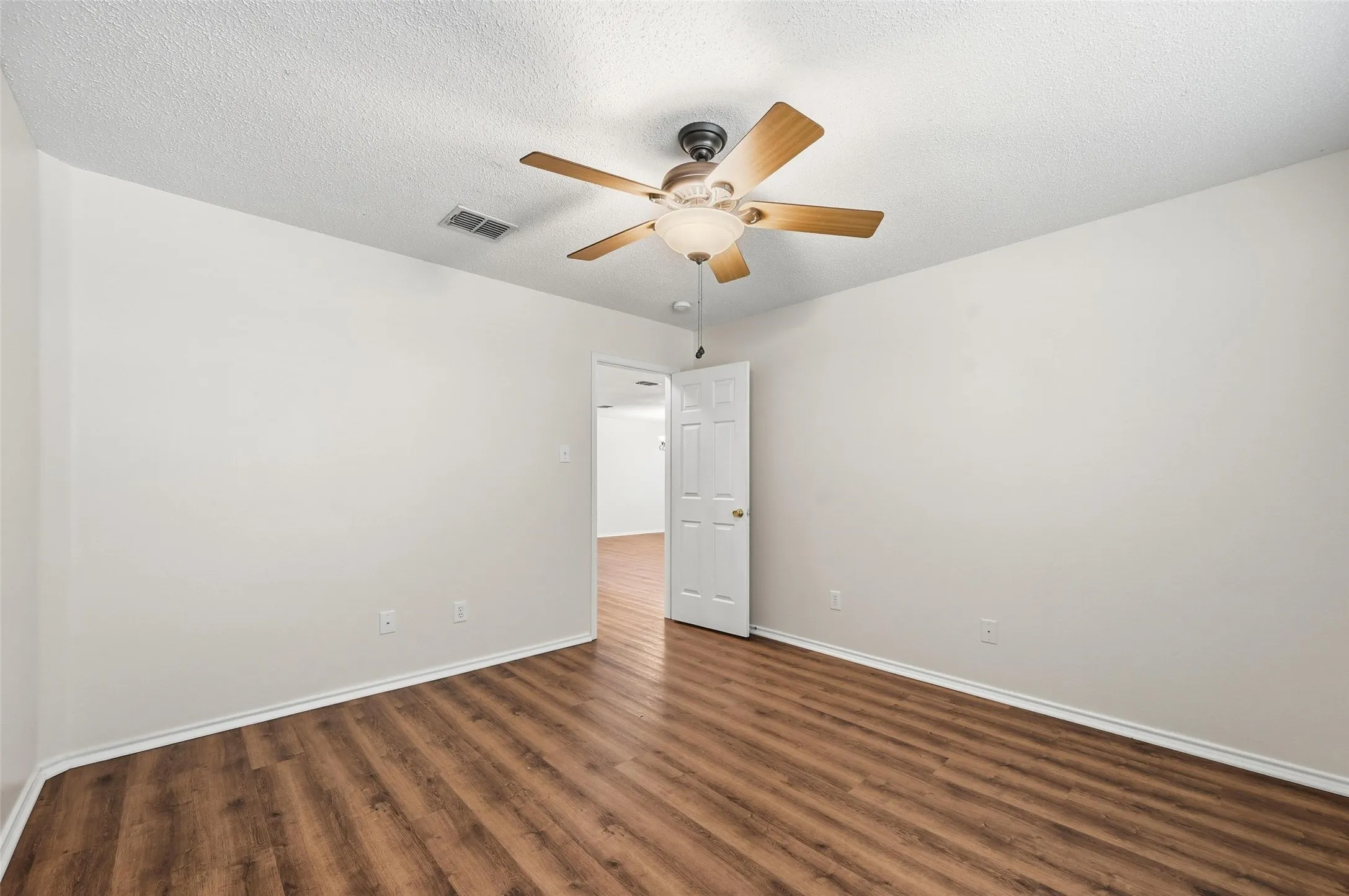 Single Family Residence For Rent in Collin County , 2932 Reata Drive, Wylie, Texas 75098, 4 Bedroom, 2 Bathroom, 2 Garage spaces, 2,088 Sqft, built in 2004, mls#21376604, Real Estate Agent in Wylie, Homes For Rent in Collin county, Homes For Rent in Wylie, Realtor in Wylie Texas, Real Estate Brokerage Independent Realty Texas, Luminita Cordes Realtor