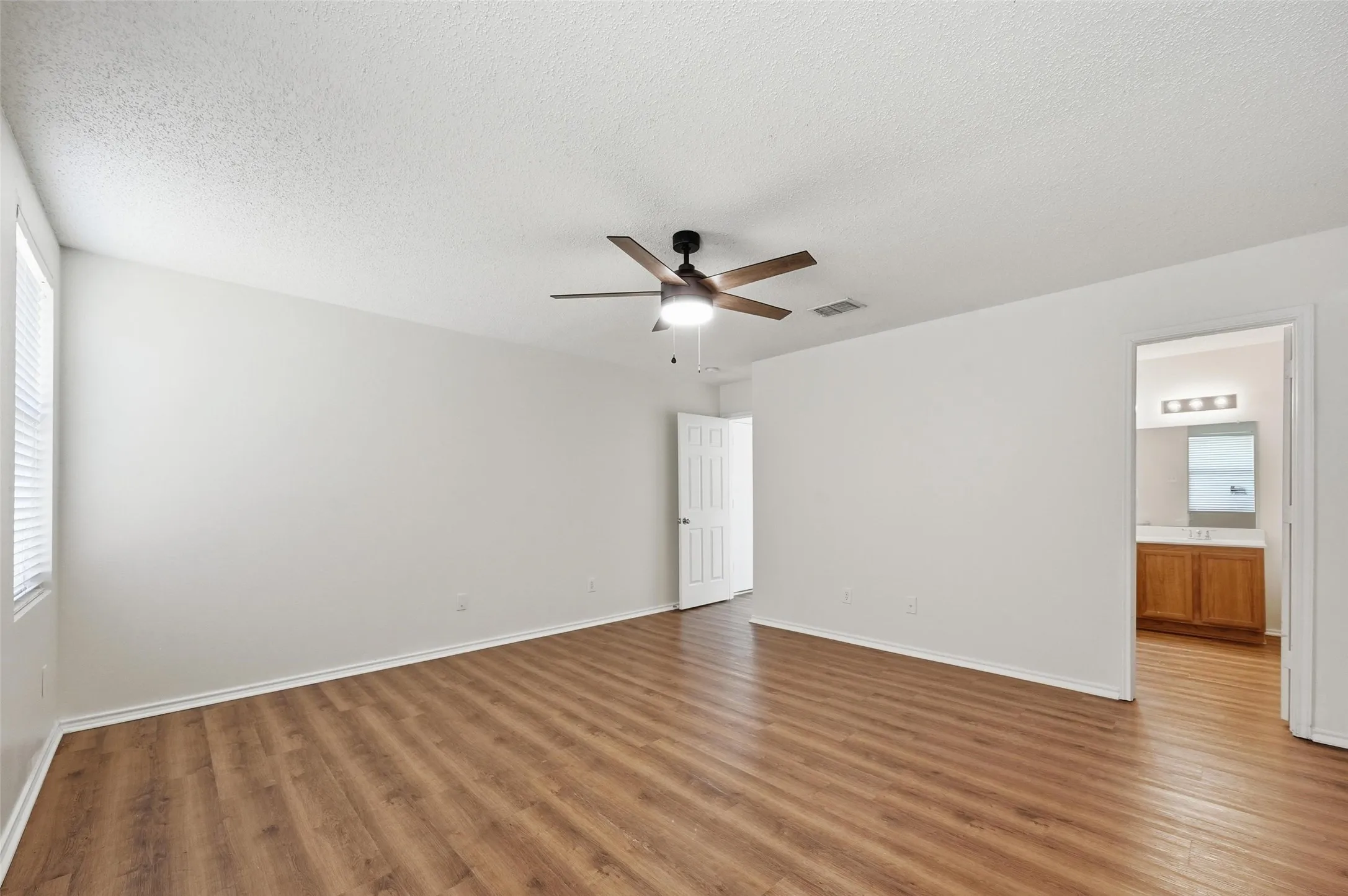 Single Family Residence For Rent in Collin County , 2932 Reata Drive, Wylie, Texas 75098, 4 Bedroom, 2 Bathroom, 2 Garage spaces, 2,088 Sqft, built in 2004, mls#21376604, Real Estate Agent in Wylie, Homes For Rent in Collin county, Homes For Rent in Wylie, Realtor in Wylie Texas, Real Estate Brokerage Independent Realty Texas, Luminita Cordes Realtor