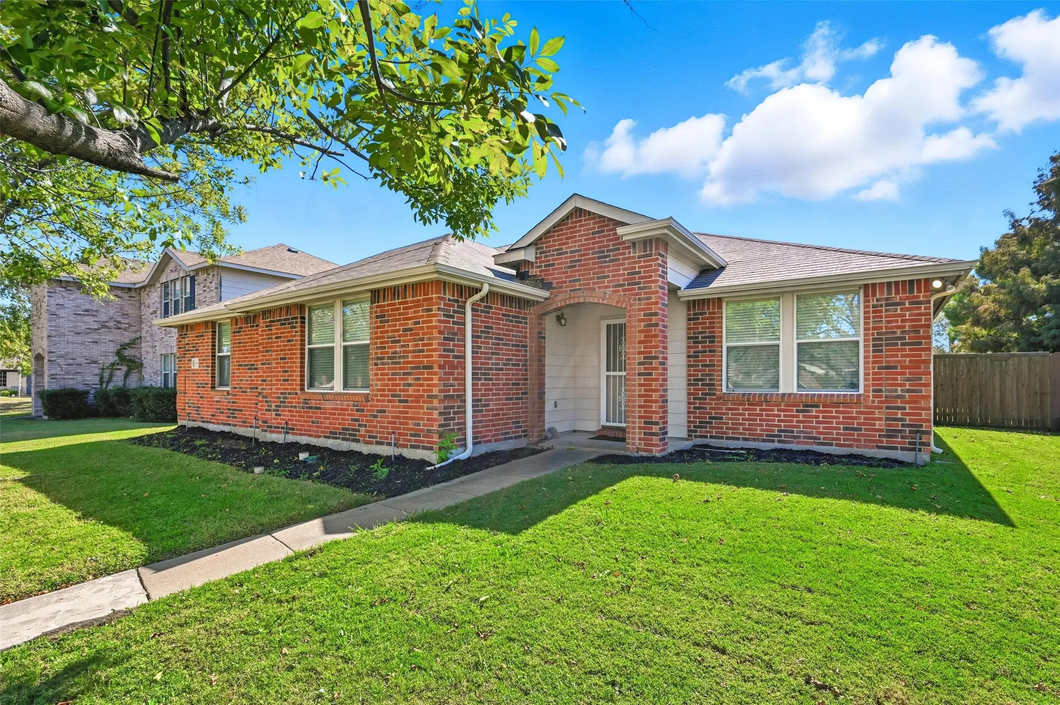 Single Family Residence For Rent in Collin County , 2932 Reata Drive, Wylie, Texas 75098, 4 Bedroom, 2 Bathroom, 2 Garage spaces, 2,088 Sqft, built in 2004, mls#21376604, Real Estate Agent in Wylie, Homes For Rent in Collin county, Homes For Rent in Wylie, Realtor in Wylie Texas, Real Estate Brokerage Independent Realty Texas, Luminita Cordes Realtor