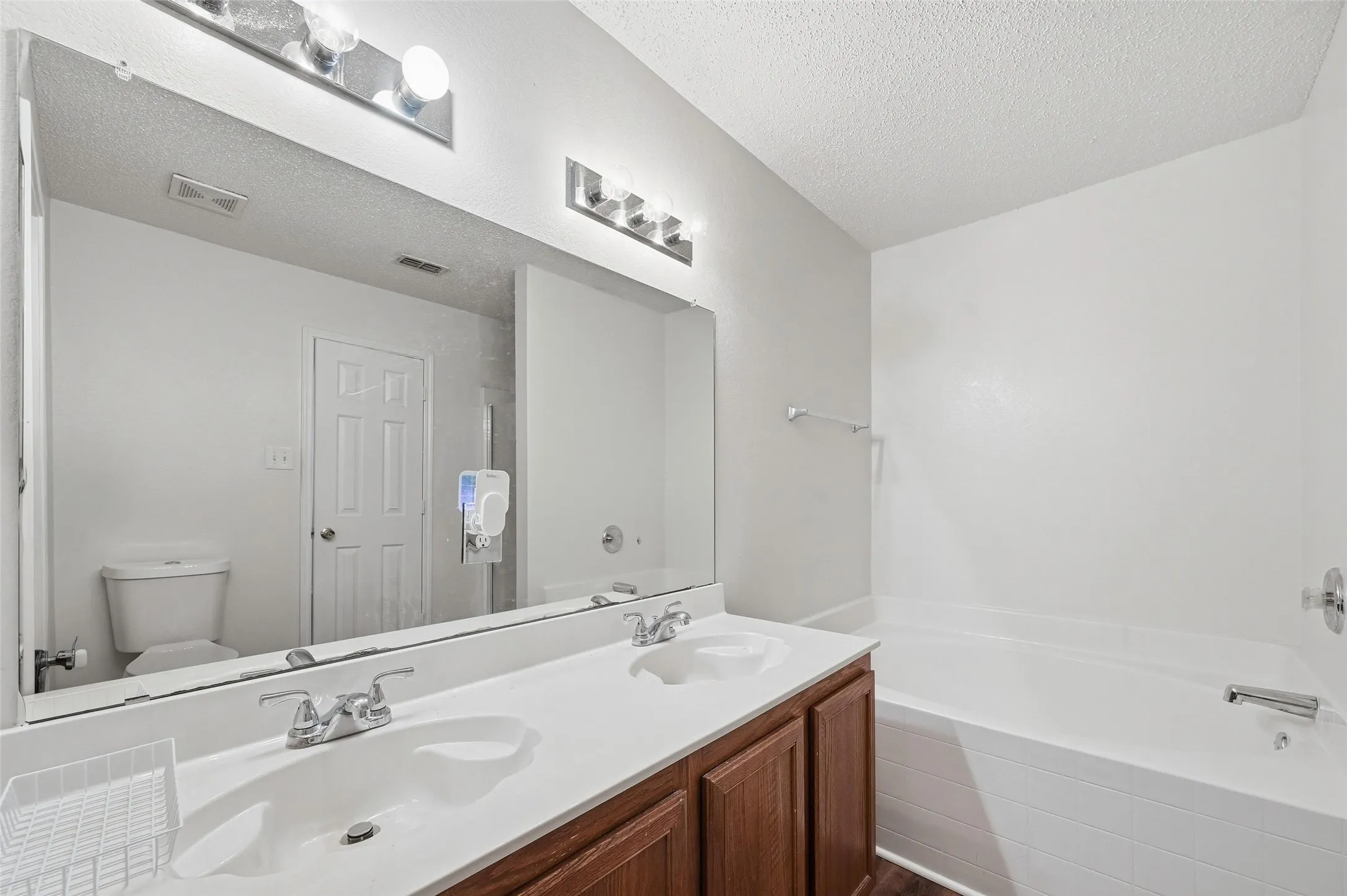 Single Family Residence For Rent in Collin County , 2932 Reata Drive, Wylie, Texas 75098, 4 Bedroom, 2 Bathroom, 2 Garage spaces, 2,088 Sqft, built in 2004, mls#21376604, Real Estate Agent in Wylie, Homes For Rent in Collin county, Homes For Rent in Wylie, Realtor in Wylie Texas, Real Estate Brokerage Independent Realty Texas, Luminita Cordes Realtor