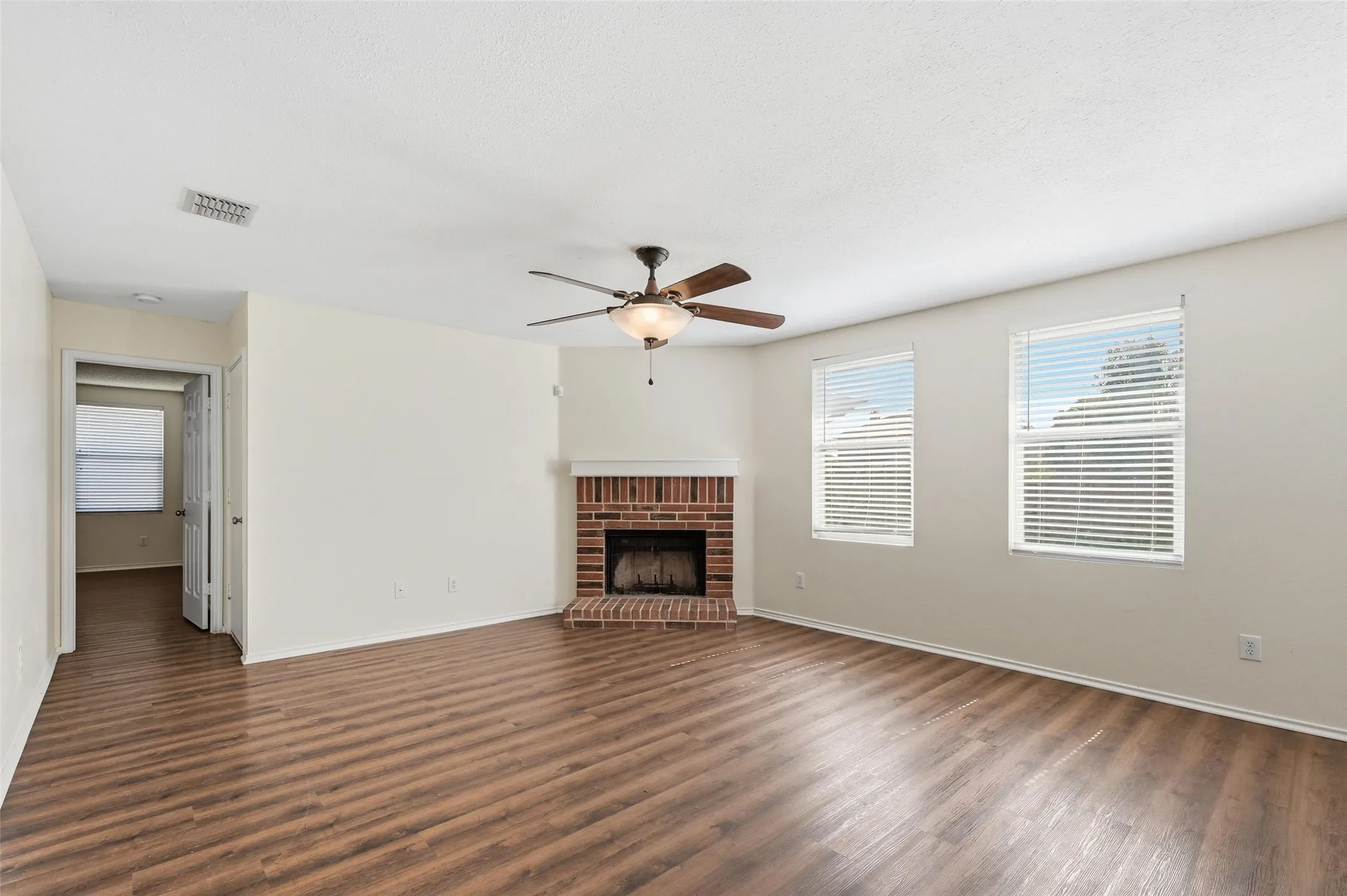 Single Family Residence For Rent in Collin County , 2932 Reata Drive, Wylie, Texas 75098, 4 Bedroom, 2 Bathroom, 2 Garage spaces, 2,088 Sqft, built in 2004, mls#21376604, Real Estate Agent in Wylie, Homes For Rent in Collin county, Homes For Rent in Wylie, Realtor in Wylie Texas, Real Estate Brokerage Independent Realty Texas, Luminita Cordes Realtor