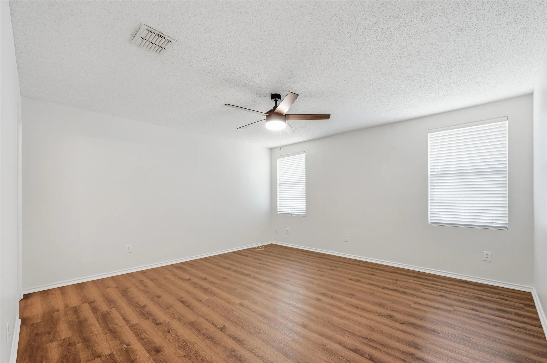 Single Family Residence For Rent in Collin County , 2932 Reata Drive, Wylie, Texas 75098, 4 Bedroom, 2 Bathroom, 2 Garage spaces, 2,088 Sqft, built in 2004, mls#21376604, Real Estate Agent in Wylie, Homes For Rent in Collin county, Homes For Rent in Wylie, Realtor in Wylie Texas, Real Estate Brokerage Independent Realty Texas, Luminita Cordes Realtor
