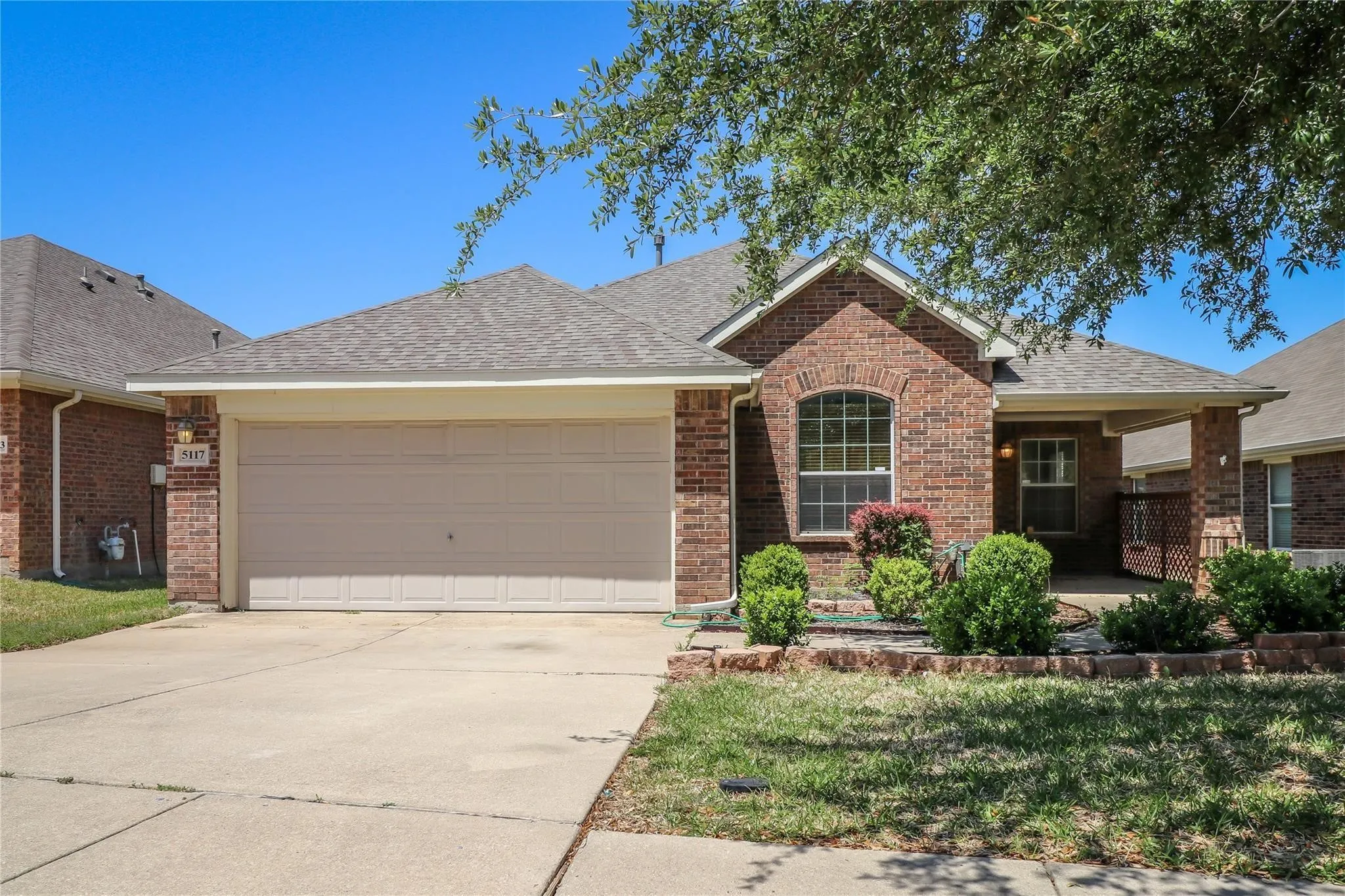 Single Family Residence For Rent in Tarrant County , 5117 Gadsden Avenue, Fort Worth, Texas 76244, 3 Bedroom, 2 Bathroom, 2 Garage spaces, 1,591 Sqft, built in 2005, mls#21376606, Real Estate Agent in Fort Worth, Homes For Rent in Tarrant county, Homes For Rent in Fort Worth, Realtor in Fort Worth Texas, Real Estate Brokerage Independent Realty Texas, Luminita Cordes Realtor