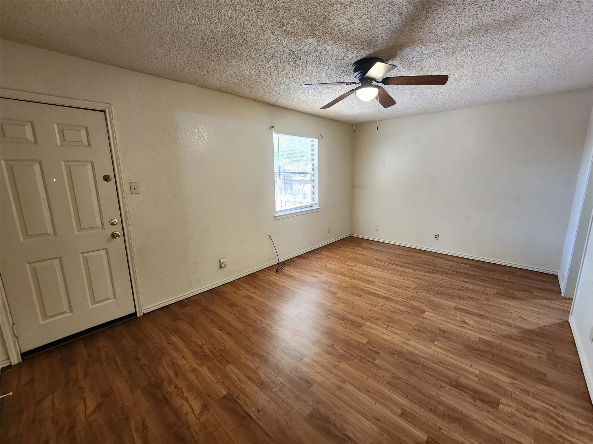 Duplex For Rent in Tarrant County , 6702 S Creek Drive, Fort Worth, Texas 76133, 2 Bedroom, 1 Bathroom, 1 Garage spaces, 1,048 Sqft, built in 1984, mls#21376607, Real Estate Agent in Fort Worth, Homes For Rent in Tarrant county, Homes For Rent in Fort Worth, Realtor in Fort Worth Texas, Real Estate Brokerage Independent Realty Texas, Luminita Cordes Realtor