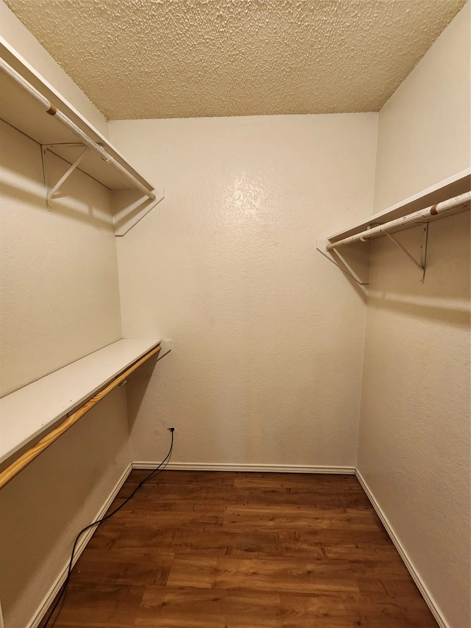Duplex For Rent in Tarrant County , 6702 S Creek Drive, Fort Worth, Texas 76133, 2 Bedroom, 1 Bathroom, 1 Garage spaces, 1,048 Sqft, built in 1984, mls#21376607, Real Estate Agent in Fort Worth, Homes For Rent in Tarrant county, Homes For Rent in Fort Worth, Realtor in Fort Worth Texas, Real Estate Brokerage Independent Realty Texas, Luminita Cordes Realtor