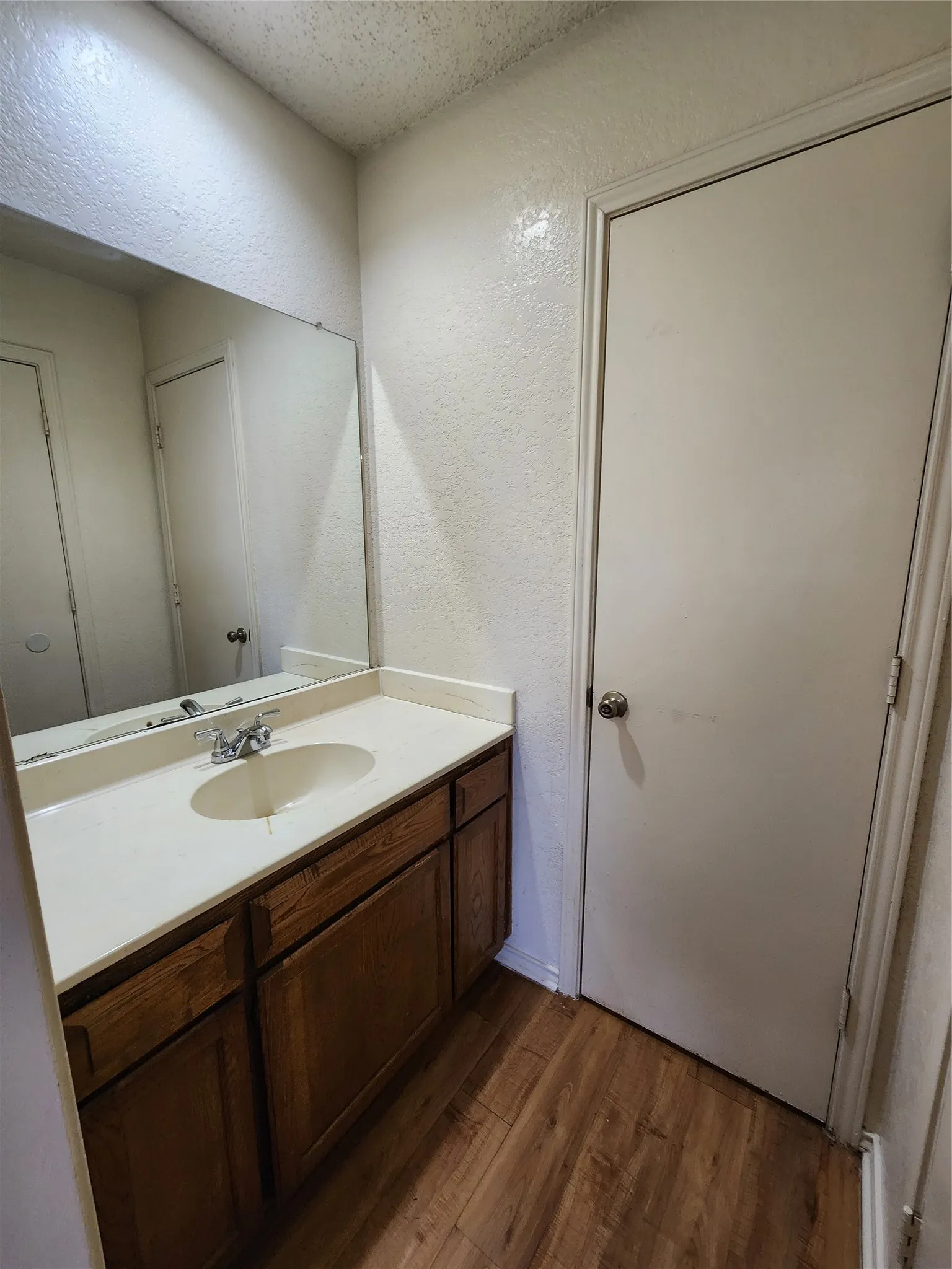 Duplex For Rent in Tarrant County , 6702 S Creek Drive, Fort Worth, Texas 76133, 2 Bedroom, 1 Bathroom, 1 Garage spaces, 1,048 Sqft, built in 1984, mls#21376607, Real Estate Agent in Fort Worth, Homes For Rent in Tarrant county, Homes For Rent in Fort Worth, Realtor in Fort Worth Texas, Real Estate Brokerage Independent Realty Texas, Luminita Cordes Realtor