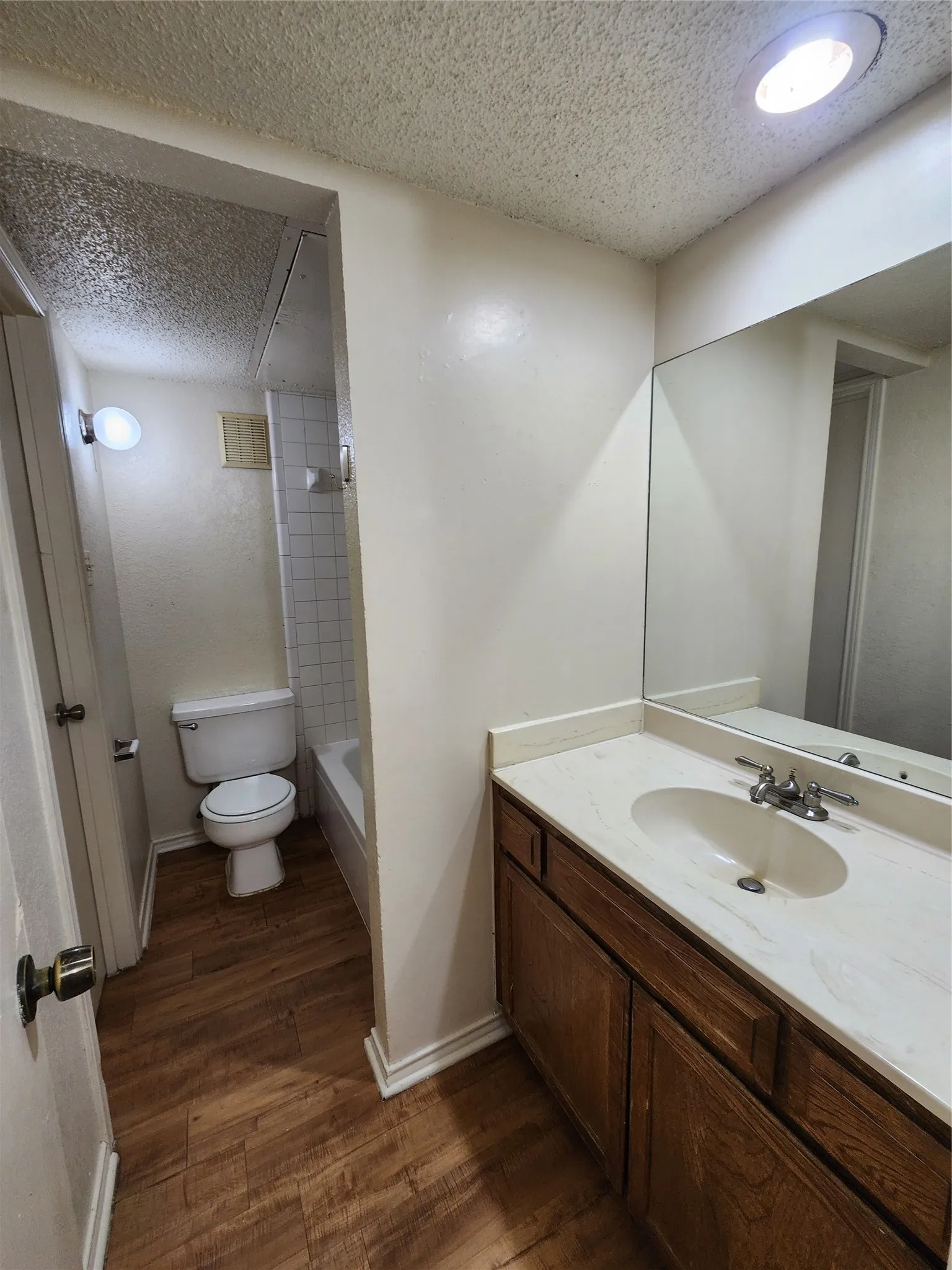 Duplex For Rent in Tarrant County , 6702 S Creek Drive, Fort Worth, Texas 76133, 2 Bedroom, 1 Bathroom, 1 Garage spaces, 1,048 Sqft, built in 1984, mls#21376607, Real Estate Agent in Fort Worth, Homes For Rent in Tarrant county, Homes For Rent in Fort Worth, Realtor in Fort Worth Texas, Real Estate Brokerage Independent Realty Texas, Luminita Cordes Realtor
