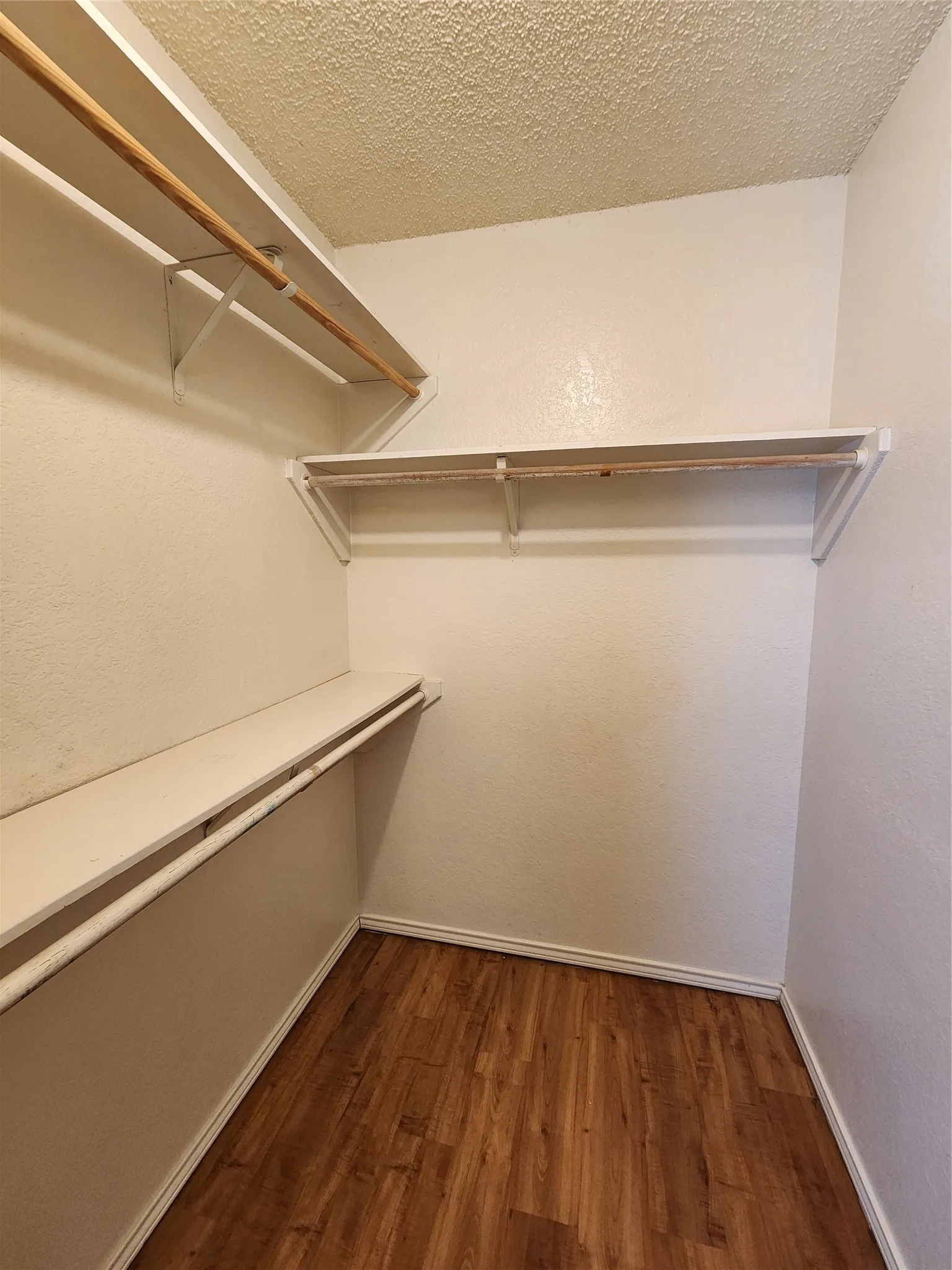 Duplex For Rent in Tarrant County , 6702 S Creek Drive, Fort Worth, Texas 76133, 2 Bedroom, 1 Bathroom, 1 Garage spaces, 1,048 Sqft, built in 1984, mls#21376607, Real Estate Agent in Fort Worth, Homes For Rent in Tarrant county, Homes For Rent in Fort Worth, Realtor in Fort Worth Texas, Real Estate Brokerage Independent Realty Texas, Luminita Cordes Realtor