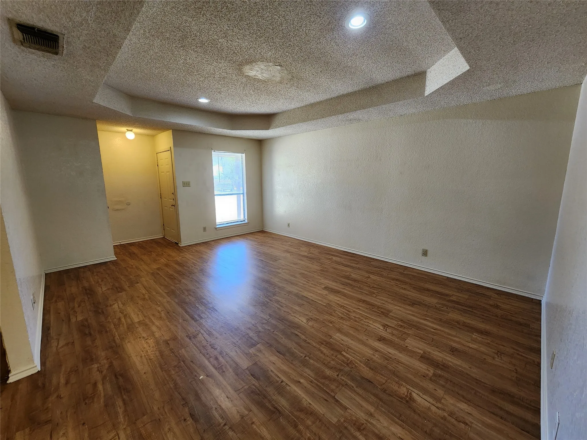 Duplex For Rent in Tarrant County , 6702 S Creek Drive, Fort Worth, Texas 76133, 2 Bedroom, 1 Bathroom, 1 Garage spaces, 1,048 Sqft, built in 1984, mls#21376607, Real Estate Agent in Fort Worth, Homes For Rent in Tarrant county, Homes For Rent in Fort Worth, Realtor in Fort Worth Texas, Real Estate Brokerage Independent Realty Texas, Luminita Cordes Realtor