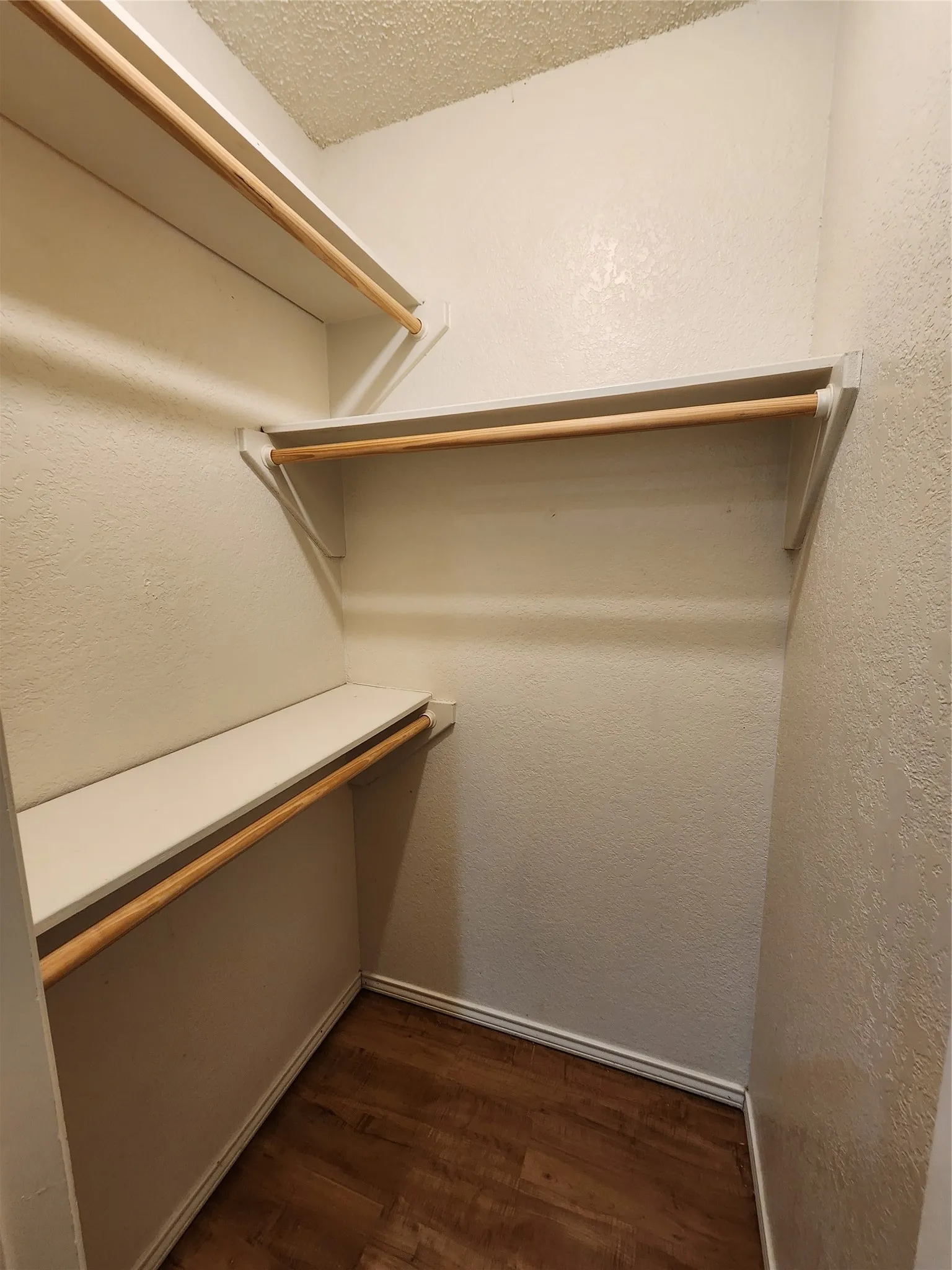 Duplex For Rent in Tarrant County , 6702 S Creek Drive, Fort Worth, Texas 76133, 2 Bedroom, 1 Bathroom, 1 Garage spaces, 1,048 Sqft, built in 1984, mls#21376607, Real Estate Agent in Fort Worth, Homes For Rent in Tarrant county, Homes For Rent in Fort Worth, Realtor in Fort Worth Texas, Real Estate Brokerage Independent Realty Texas, Luminita Cordes Realtor