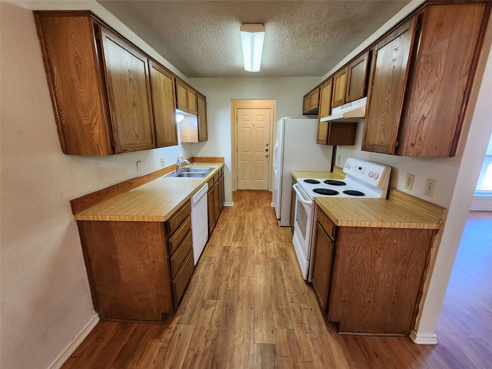 Duplex For Rent in Tarrant County , 6702 S Creek Drive, Fort Worth, Texas 76133, 2 Bedroom, 1 Bathroom, 1 Garage spaces, 1,048 Sqft, built in 1984, mls#21376607, Real Estate Agent in Fort Worth, Homes For Rent in Tarrant county, Homes For Rent in Fort Worth, Realtor in Fort Worth Texas, Real Estate Brokerage Independent Realty Texas, Luminita Cordes Realtor