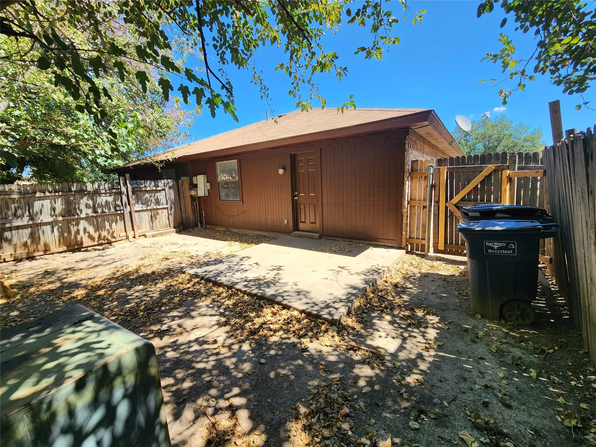 Duplex For Rent in Tarrant County , 6702 S Creek Drive, Fort Worth, Texas 76133, 2 Bedroom, 1 Bathroom, 1 Garage spaces, 1,048 Sqft, built in 1984, mls#21376607, Real Estate Agent in Fort Worth, Homes For Rent in Tarrant county, Homes For Rent in Fort Worth, Realtor in Fort Worth Texas, Real Estate Brokerage Independent Realty Texas, Luminita Cordes Realtor
