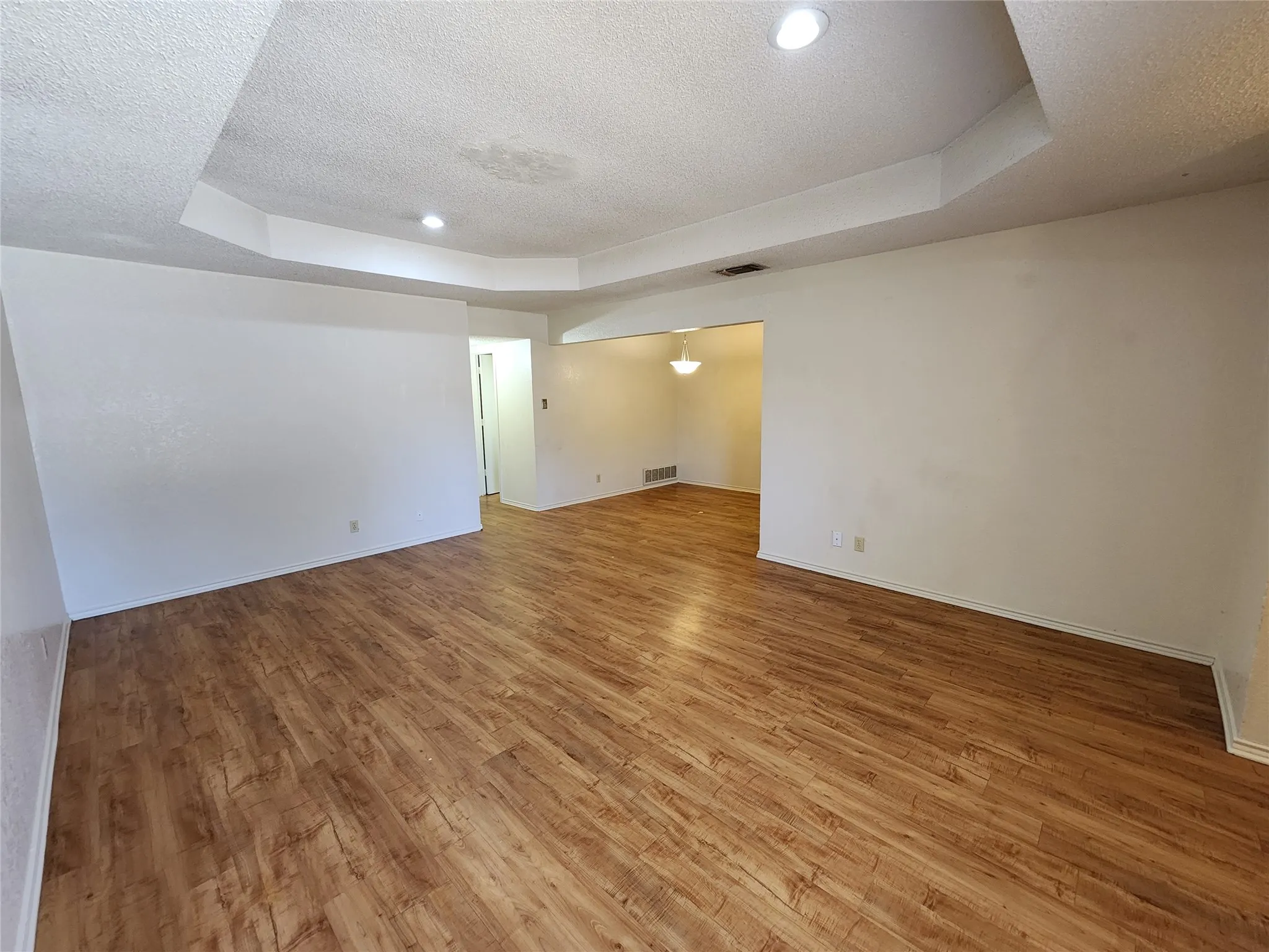 Duplex For Rent in Tarrant County , 6702 S Creek Drive, Fort Worth, Texas 76133, 2 Bedroom, 1 Bathroom, 1 Garage spaces, 1,048 Sqft, built in 1984, mls#21376607, Real Estate Agent in Fort Worth, Homes For Rent in Tarrant county, Homes For Rent in Fort Worth, Realtor in Fort Worth Texas, Real Estate Brokerage Independent Realty Texas, Luminita Cordes Realtor
