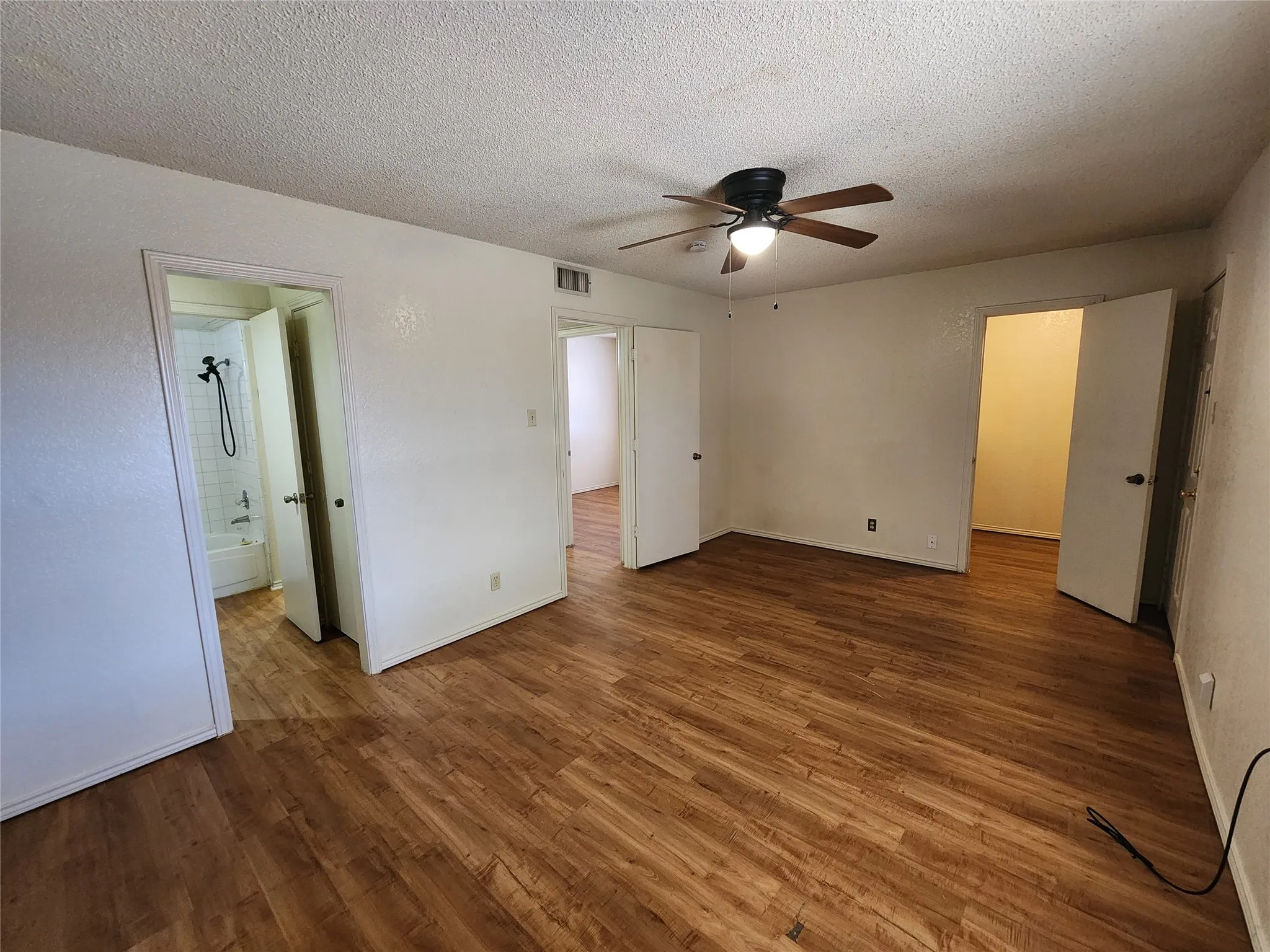 Duplex For Rent in Tarrant County , 6702 S Creek Drive, Fort Worth, Texas 76133, 2 Bedroom, 1 Bathroom, 1 Garage spaces, 1,048 Sqft, built in 1984, mls#21376607, Real Estate Agent in Fort Worth, Homes For Rent in Tarrant county, Homes For Rent in Fort Worth, Realtor in Fort Worth Texas, Real Estate Brokerage Independent Realty Texas, Luminita Cordes Realtor
