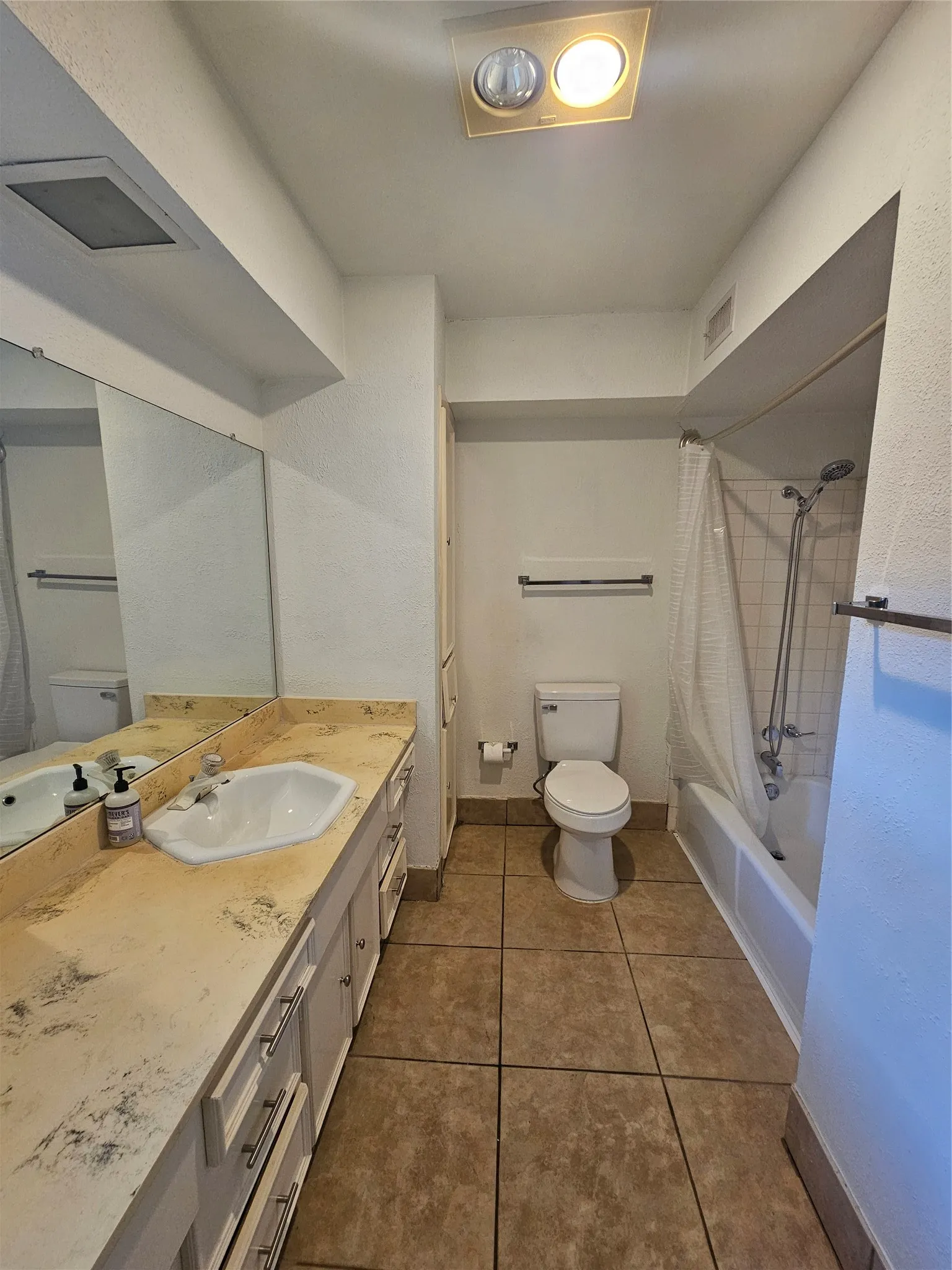 Single Family Residence For Rent in Dallas County , 7016 Briarmeadow Drive, Dallas, Texas 75230, 3 Bedroom, 2 Bathroom, 2 Garage spaces, 1,731 Sqft, built in 1965, mls#21376611, Real Estate Agent in Dallas, Homes For Rent in Dallas county, Homes For Rent in Dallas, Realtor in Dallas Texas, Real Estate Brokerage Independent Realty Texas, Luminita Cordes Realtor