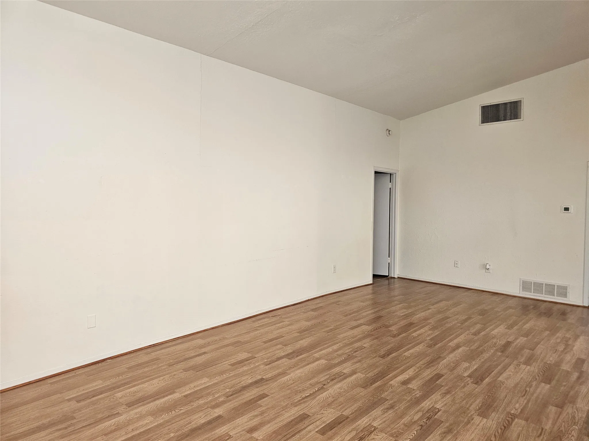 Single Family Residence For Rent in Dallas County , 7016 Briarmeadow Drive, Dallas, Texas 75230, 3 Bedroom, 2 Bathroom, 2 Garage spaces, 1,731 Sqft, built in 1965, mls#21376611, Real Estate Agent in Dallas, Homes For Rent in Dallas county, Homes For Rent in Dallas, Realtor in Dallas Texas, Real Estate Brokerage Independent Realty Texas, Luminita Cordes Realtor