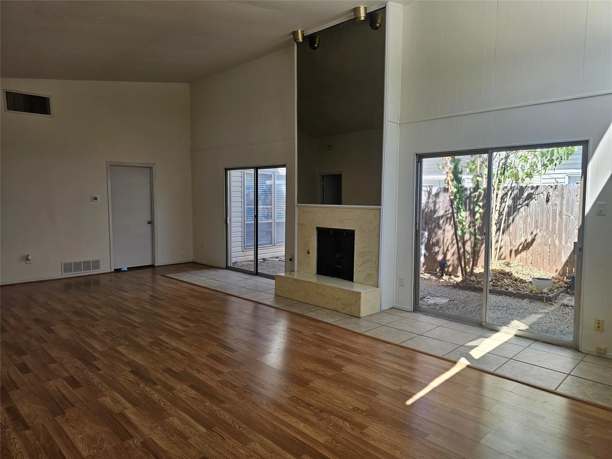 Single Family Residence For Rent in Dallas County , 7016 Briarmeadow Drive, Dallas, Texas 75230, 3 Bedroom, 2 Bathroom, 2 Garage spaces, 1,731 Sqft, built in 1965, mls#21376611, Real Estate Agent in Dallas, Homes For Rent in Dallas county, Homes For Rent in Dallas, Realtor in Dallas Texas, Real Estate Brokerage Independent Realty Texas, Luminita Cordes Realtor