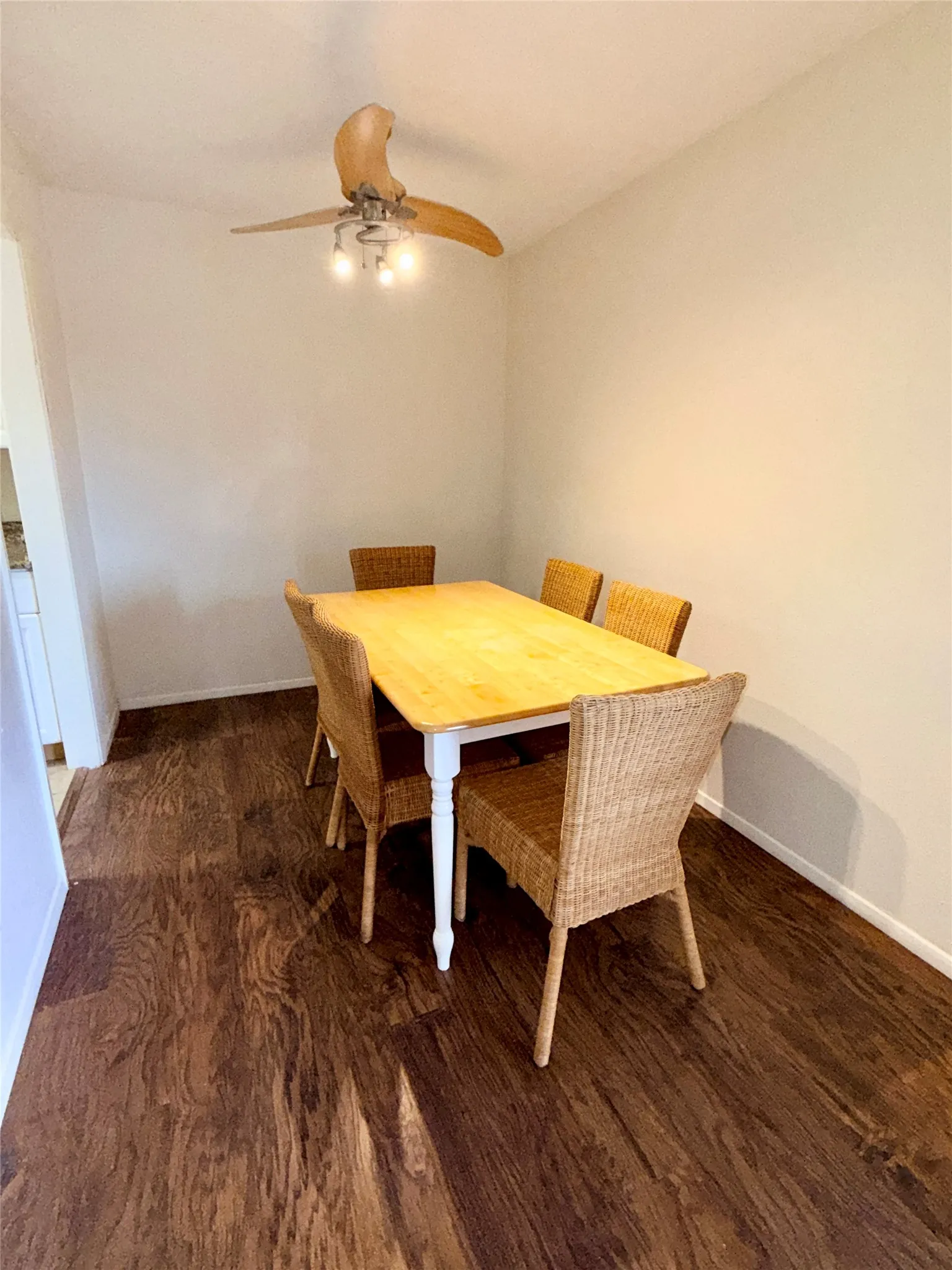 Condominium For Sale in Dallas County , 12818 Midway Road 2078, Dallas, Texas 75244, 1 Bedroom, 2 Bathroom, Garage spaces, 732 Sqft, built in 1970, mls#21376612, Real Estate Agent in Dallas, Homes For Sale in Dallas county, Homes For Sale in Dallas, Realtor in Dallas Texas, Real Estate Brokerage Independent Realty Texas, Luminita Cordes Realtor