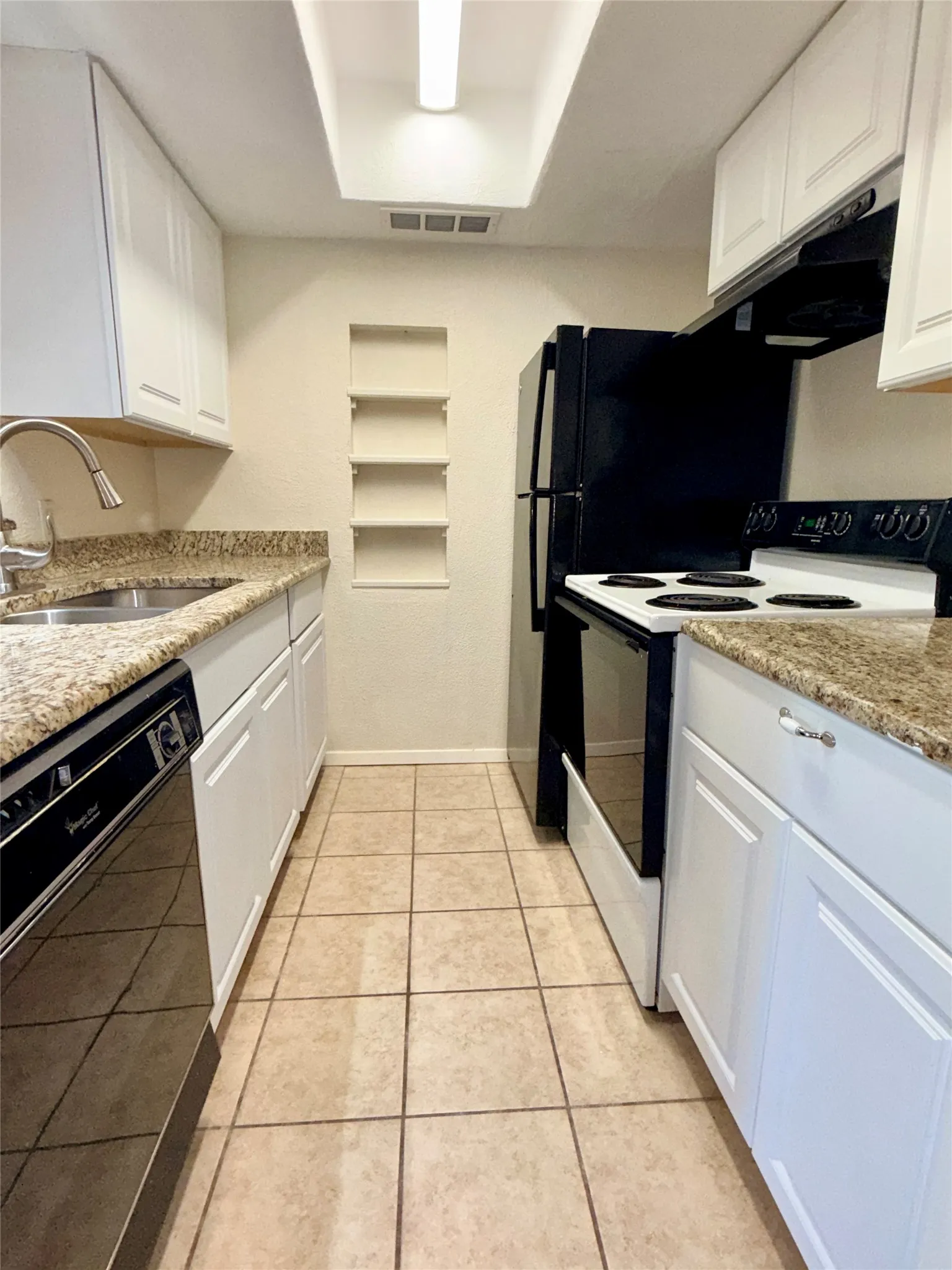Condominium For Sale in Dallas County , 12818 Midway Road 2078, Dallas, Texas 75244, 1 Bedroom, 2 Bathroom, Garage spaces, 732 Sqft, built in 1970, mls#21376612, Real Estate Agent in Dallas, Homes For Sale in Dallas county, Homes For Sale in Dallas, Realtor in Dallas Texas, Real Estate Brokerage Independent Realty Texas, Luminita Cordes Realtor