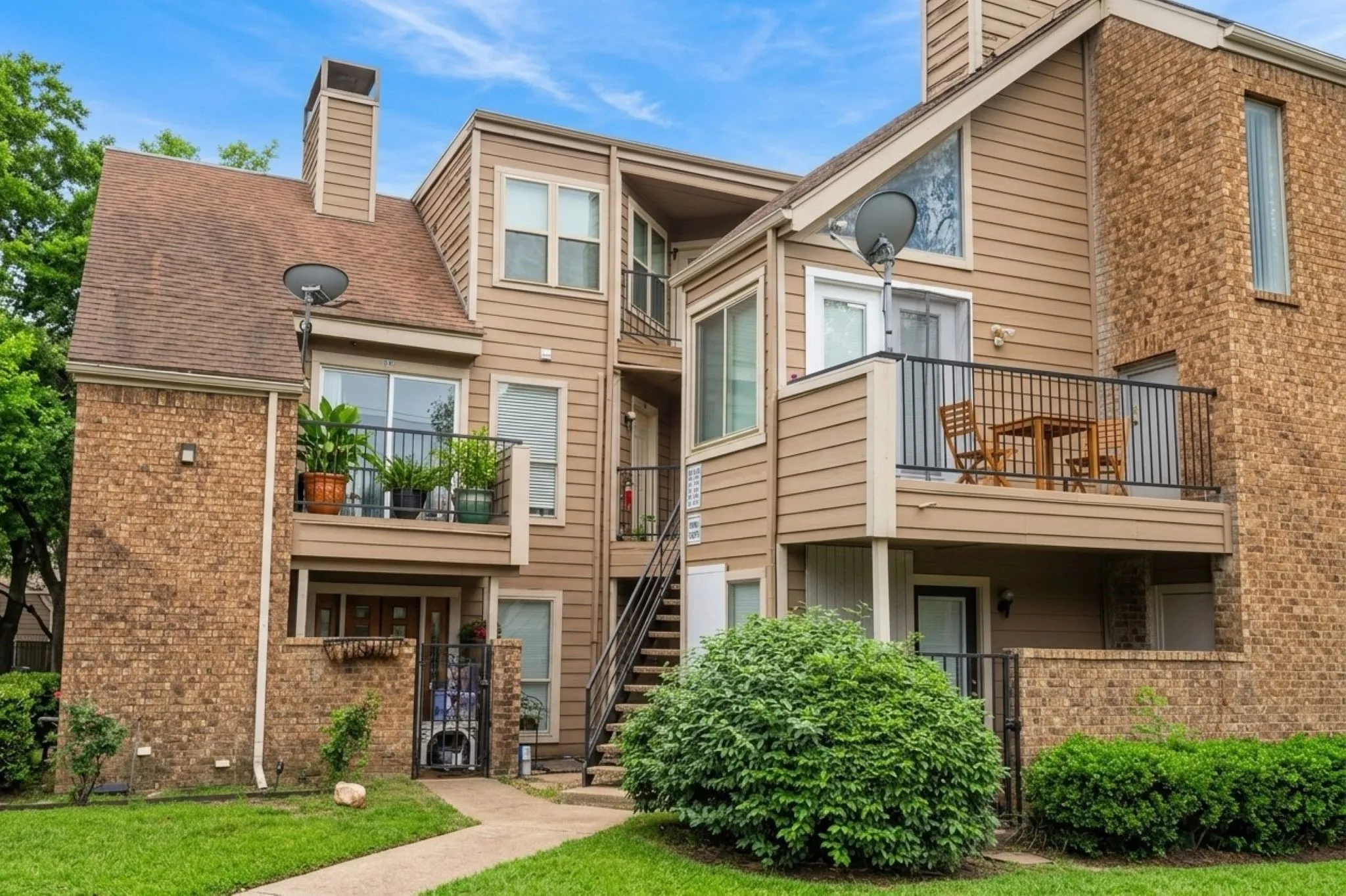 Condominium For Sale in Dallas County , 9805 Walnut Street C 308, Dallas, Texas 75243, 1 Bedroom, 1 Bathroom, Garage spaces, 423 Sqft, built in 1981, mls#21374841, Real Estate Agent in Dallas, Homes For Sale in Dallas county, Homes For Sale in Dallas, Realtor in Dallas Texas, Real Estate Brokerage Independent Realty Texas, Luminita Cordes Realtor