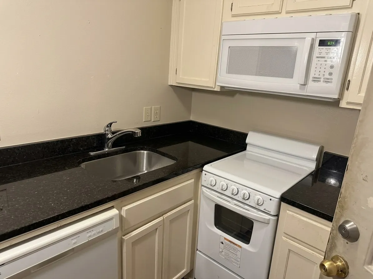 Condominium For Sale in Dallas County , 9805 Walnut Street C 308, Dallas, Texas 75243, 1 Bedroom, 1 Bathroom, Garage spaces, 423 Sqft, built in 1981, mls#21374841, Real Estate Agent in Dallas, Homes For Sale in Dallas county, Homes For Sale in Dallas, Realtor in Dallas Texas, Real Estate Brokerage Independent Realty Texas, Luminita Cordes Realtor