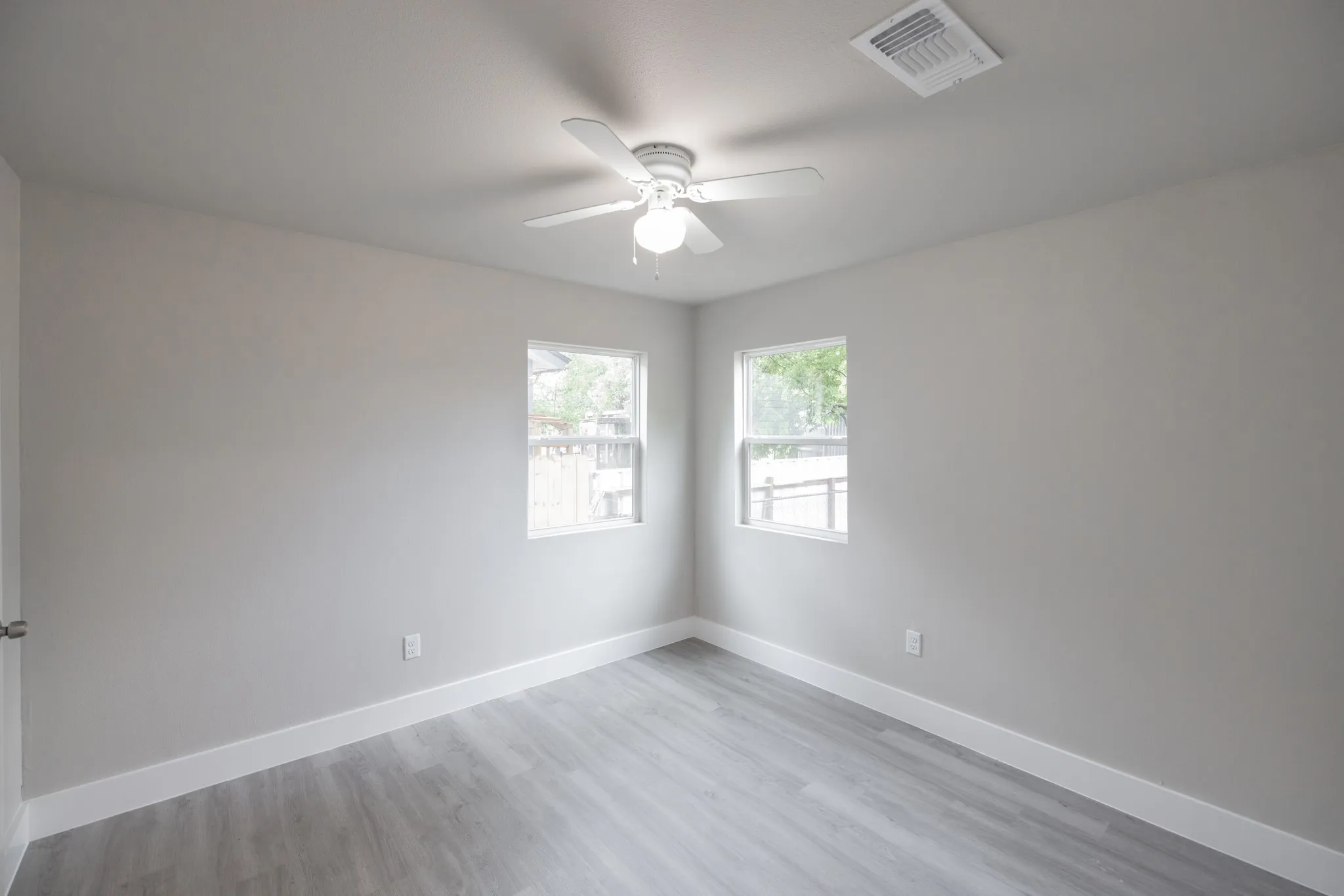Single Family Residence For Sale in Taylor County , 1434 Lillius Street, Abilene, Texas 79603, 3 Bedroom, 1 Bathroom, Garage spaces, 994 Sqft, built in 1950, mls#21368900, Real Estate Agent in Abilene, Homes For Sale in Taylor county, Homes For Sale in Abilene, Realtor in Abilene Texas, Real Estate Brokerage Independent Realty Texas, Luminita Cordes Realtor