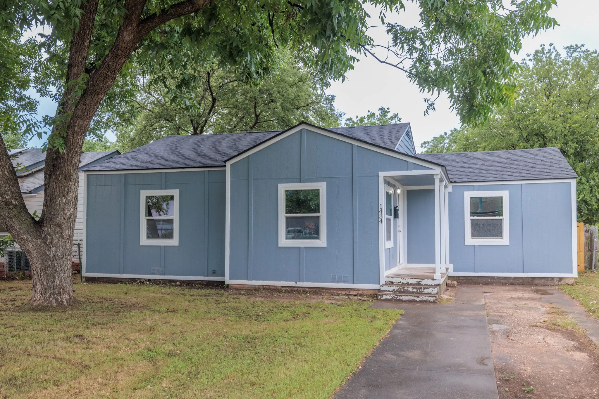 Single Family Residence For Sale in Taylor County , 1434 Lillius Street, Abilene, Texas 79603, 3 Bedroom, 1 Bathroom, Garage spaces, 994 Sqft, built in 1950, mls#21368900, Real Estate Agent in Abilene, Homes For Sale in Taylor county, Homes For Sale in Abilene, Realtor in Abilene Texas, Real Estate Brokerage Independent Realty Texas, Luminita Cordes Realtor