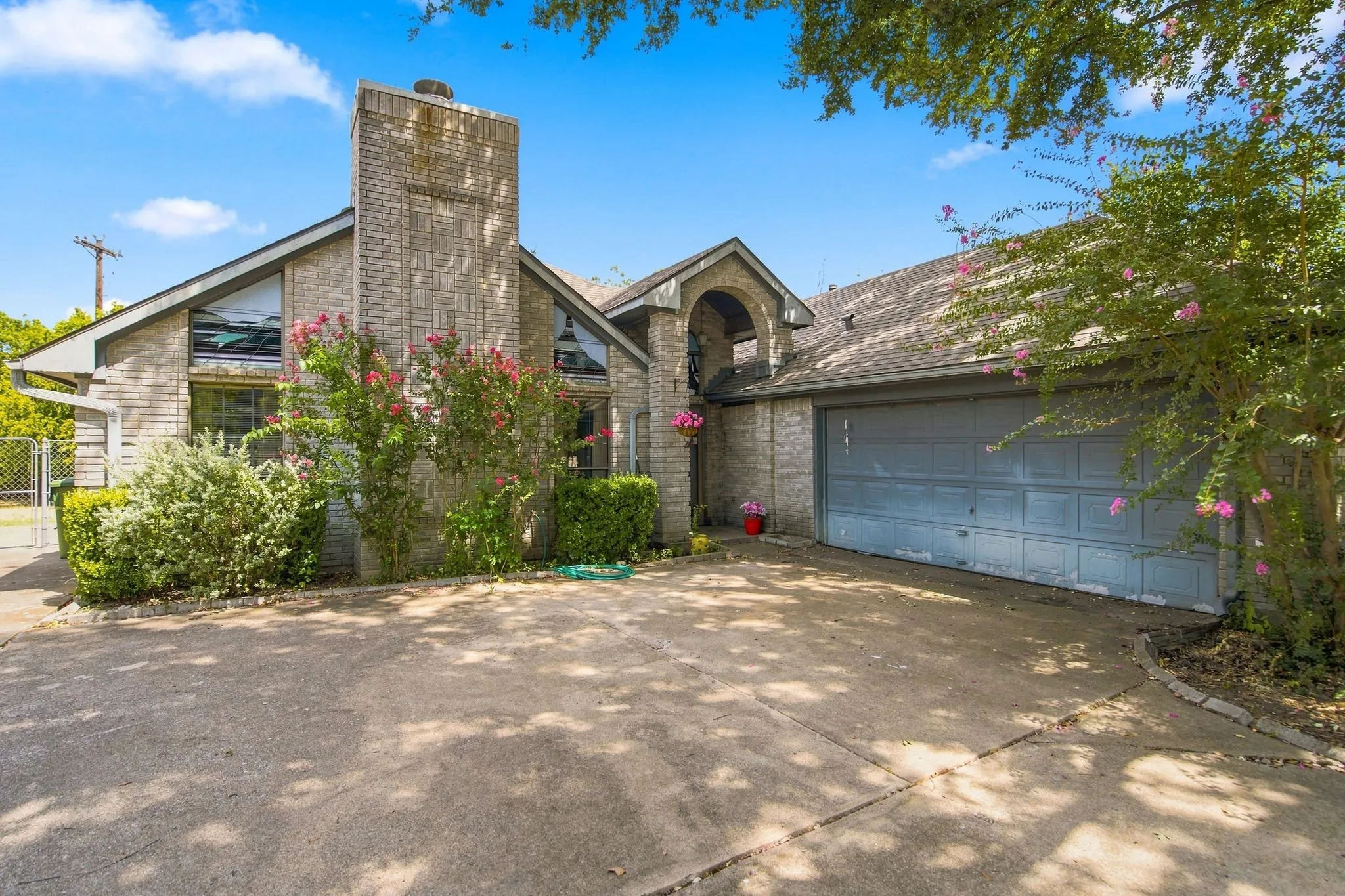 Single Family Residence For Sale in Denton County , 1100 Coker Drive, Flower Mound, Texas 75028, 3 Bedroom, 2 Bathroom, 2 Garage spaces, 1,674 Sqft, built in 1986, mls#21374273, Real Estate Agent in Flower Mound, Homes For Sale in Denton county, Homes For Sale in Flower Mound, Realtor in Flower Mound Texas, Real Estate Brokerage Independent Realty Texas, Luminita Cordes Realtor