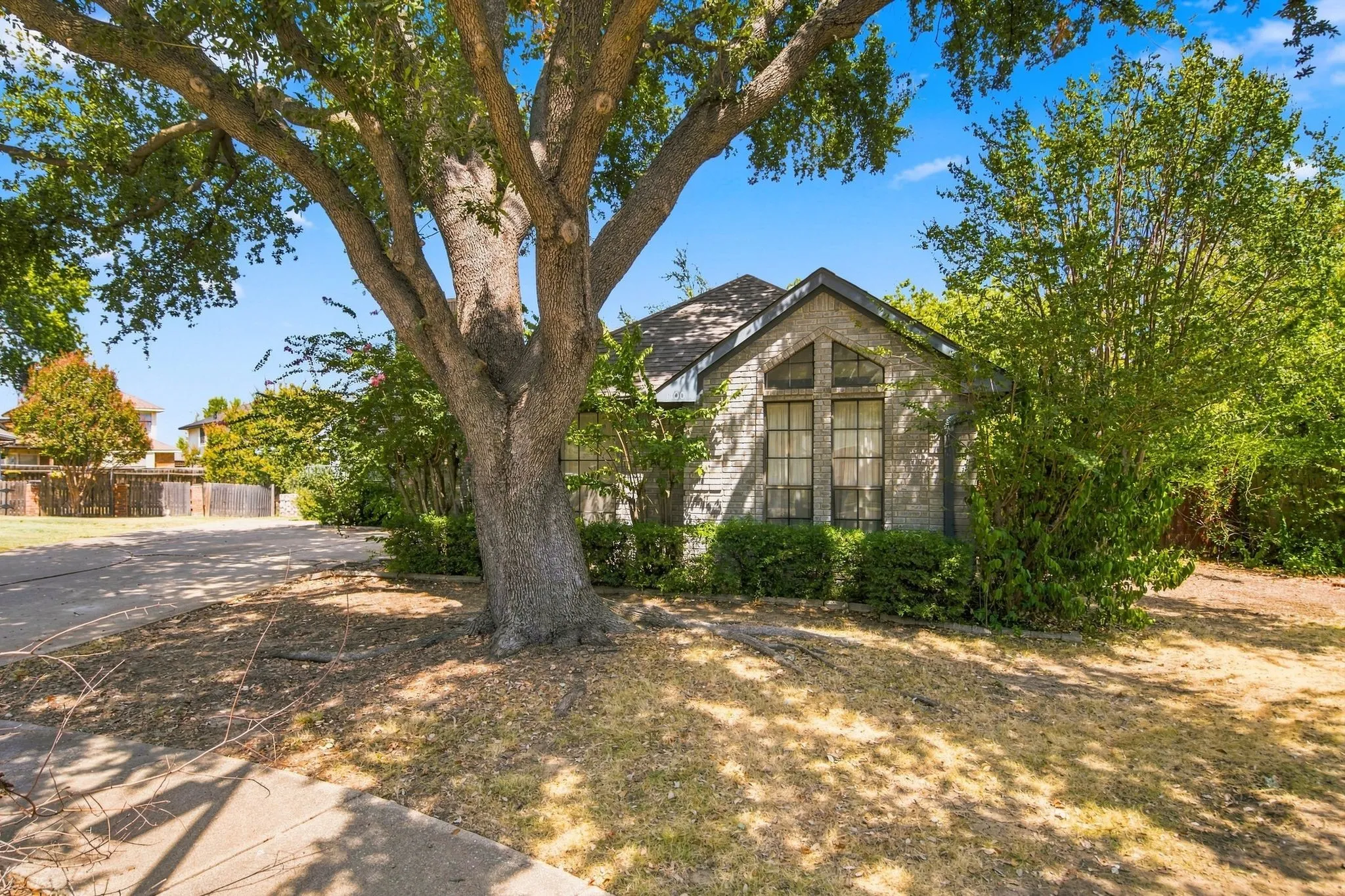 Single Family Residence For Sale in Denton County , 1100 Coker Drive, Flower Mound, Texas 75028, 3 Bedroom, 2 Bathroom, 2 Garage spaces, 1,674 Sqft, built in 1986, mls#21374273, Real Estate Agent in Flower Mound, Homes For Sale in Denton county, Homes For Sale in Flower Mound, Realtor in Flower Mound Texas, Real Estate Brokerage Independent Realty Texas, Luminita Cordes Realtor