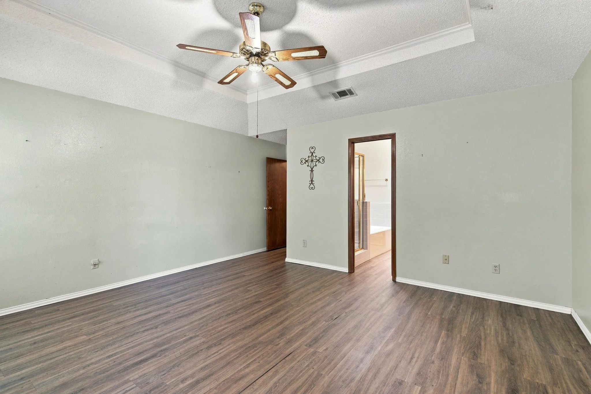 Single Family Residence For Sale in Denton County , 1100 Coker Drive, Flower Mound, Texas 75028, 3 Bedroom, 2 Bathroom, 2 Garage spaces, 1,674 Sqft, built in 1986, mls#21374273, Real Estate Agent in Flower Mound, Homes For Sale in Denton county, Homes For Sale in Flower Mound, Realtor in Flower Mound Texas, Real Estate Brokerage Independent Realty Texas, Luminita Cordes Realtor