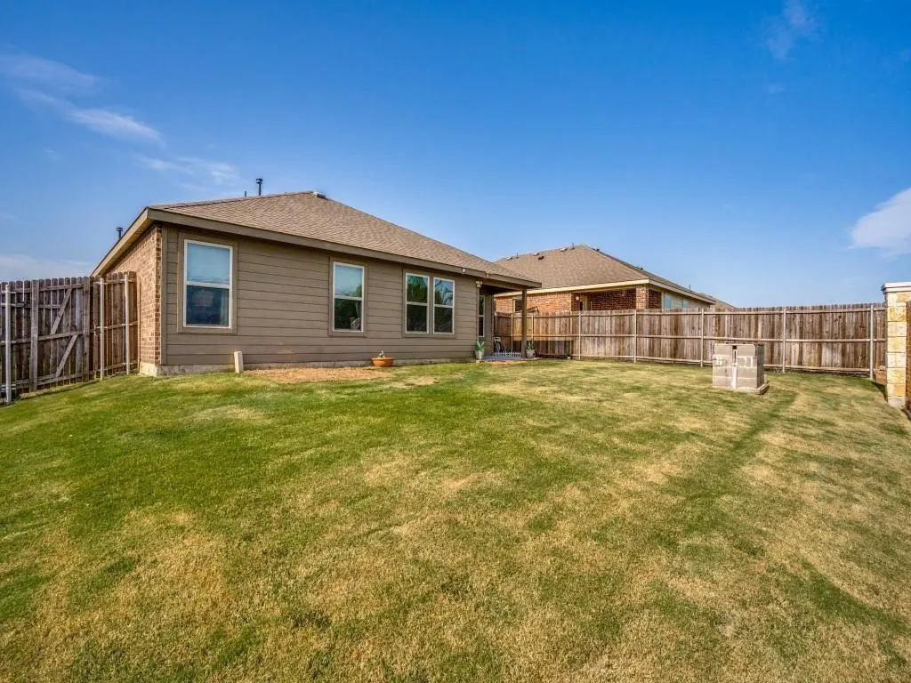 Single Family Residence For Rent in Collin County , 1434 Meadow Creek Drive, Princeton, Texas 75407, 4 Bedroom, 2 Bathroom, 2 Garage spaces, 1,590 Sqft, built in 2016, mls#21376619, Real Estate Agent in Princeton, Homes For Rent in Collin county, Homes For Rent in Princeton, Realtor in Princeton Texas, Real Estate Brokerage Independent Realty Texas, Luminita Cordes Realtor