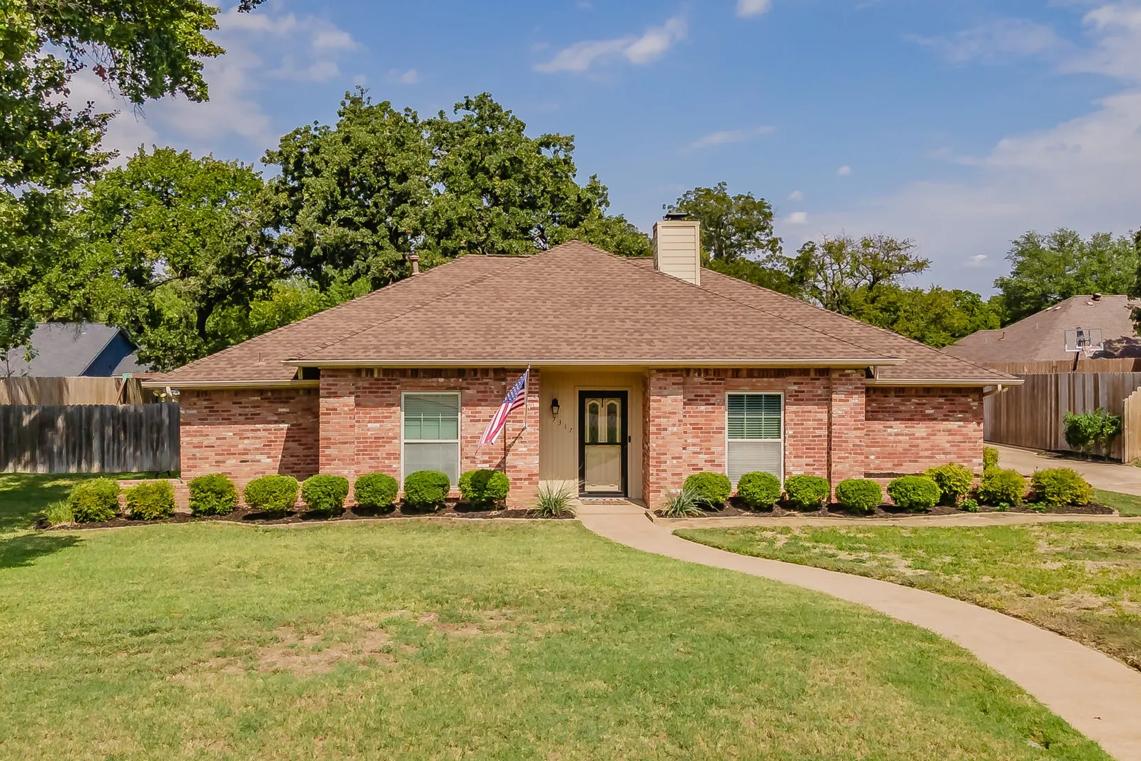Single Family Residence For Sale in Tarrant County , 7317 Tipperary Court, North Richland Hills, Texas 76182, 3 Bedroom, 3 Bathroom, 2 Garage spaces, 2,119 Sqft, built in 1981, mls#21373995, Real Estate Agent in North Richland Hills, Homes For Sale in Tarrant county, Homes For Sale in North Richland Hills, Realtor in North Richland Hills Texas, Real Estate Brokerage Independent Realty Texas, Luminita Cordes Realtor