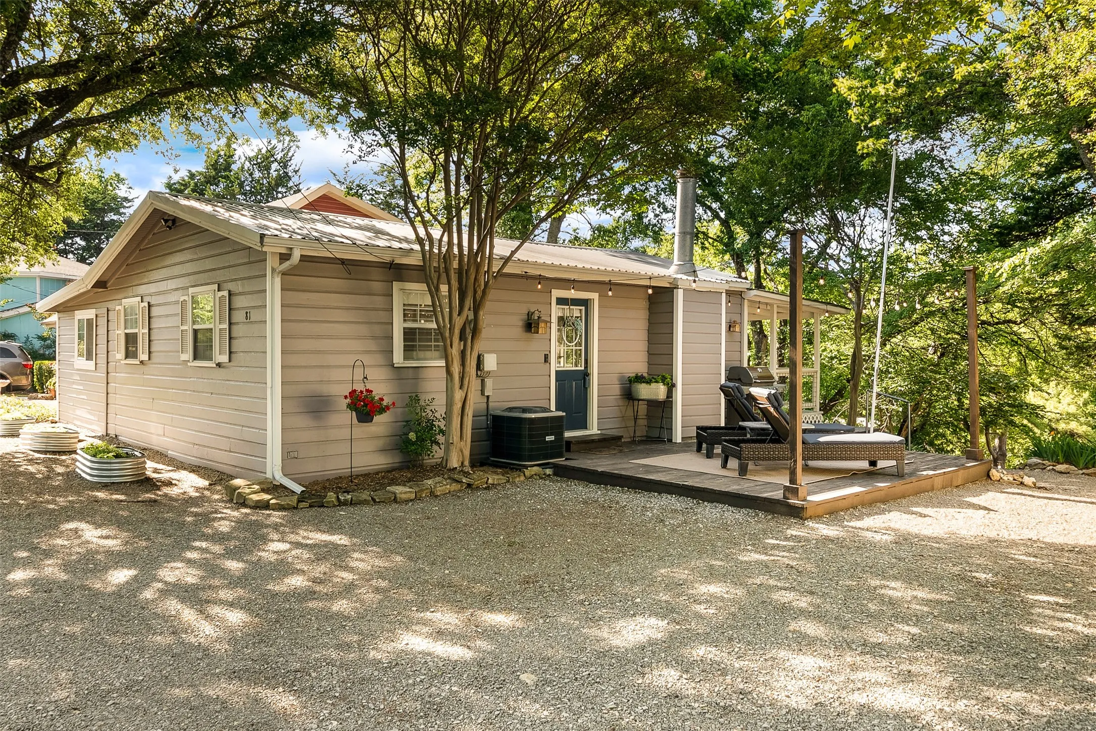 Single Family Residence For Sale in Grayson County , 81 Windsor Drive, Pottsboro, Texas 75076, 3 Bedroom, 2 Bathroom, 2 Garage spaces, 1,020 Sqft, built in 1970, mls#21376630, Real Estate Agent in Pottsboro, Homes For Sale in Grayson county, Homes For Sale in Pottsboro, Realtor in Pottsboro Texas, Real Estate Brokerage Independent Realty Texas, Luminita Cordes Realtor