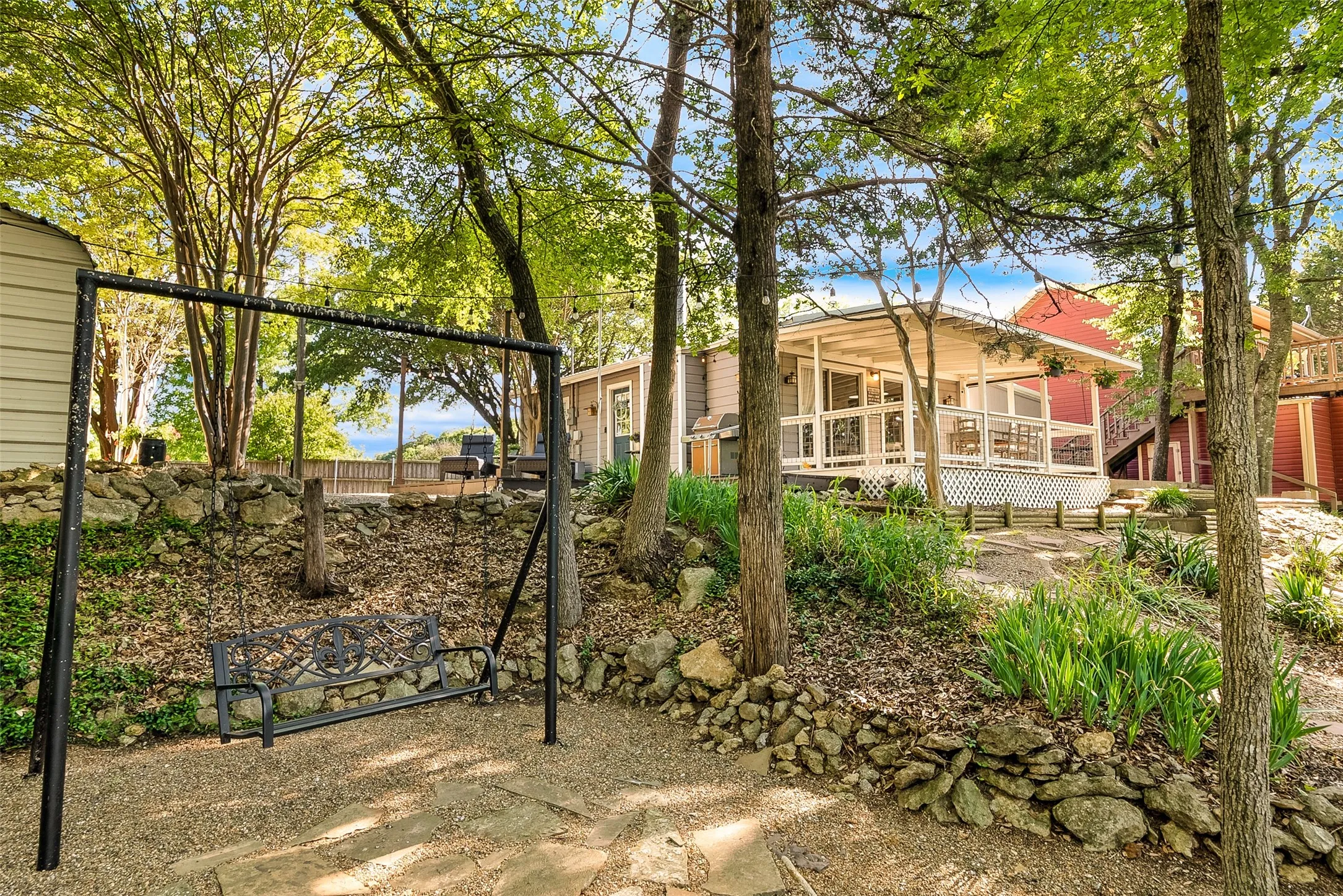 Single Family Residence For Sale in Grayson County , 81 Windsor Drive, Pottsboro, Texas 75076, 3 Bedroom, 2 Bathroom, 2 Garage spaces, 1,020 Sqft, built in 1970, mls#21376630, Real Estate Agent in Pottsboro, Homes For Sale in Grayson county, Homes For Sale in Pottsboro, Realtor in Pottsboro Texas, Real Estate Brokerage Independent Realty Texas, Luminita Cordes Realtor