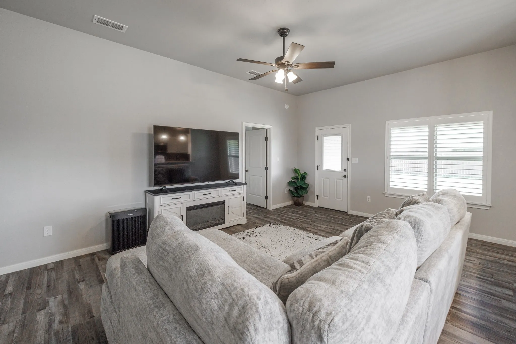 Single Family Residence For Rent in Taylor County , 1839 Sweetwater Lane, Abilene, Texas 79602, 3 Bedroom, 2 Bathroom, 2 Garage spaces, 1,257 Sqft, built in 2024, mls#21356306, Real Estate Agent in Abilene, Homes For Rent in Taylor county, Homes For Rent in Abilene, Realtor in Abilene Texas, Real Estate Brokerage Independent Realty Texas, Luminita Cordes Realtor